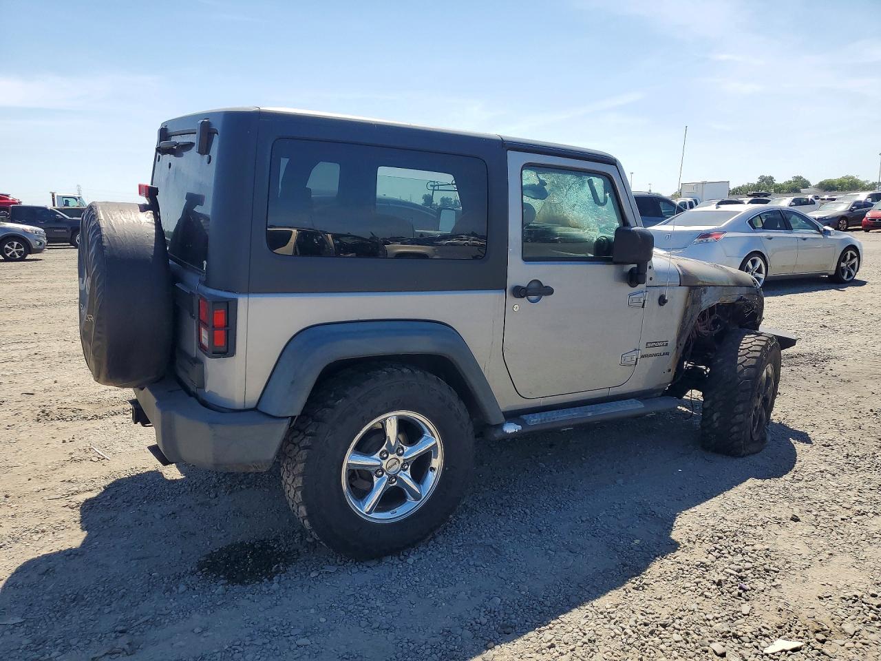 2013 Jeep Wrangler Sport Silver vin: 1C4AJWAG3DL625268