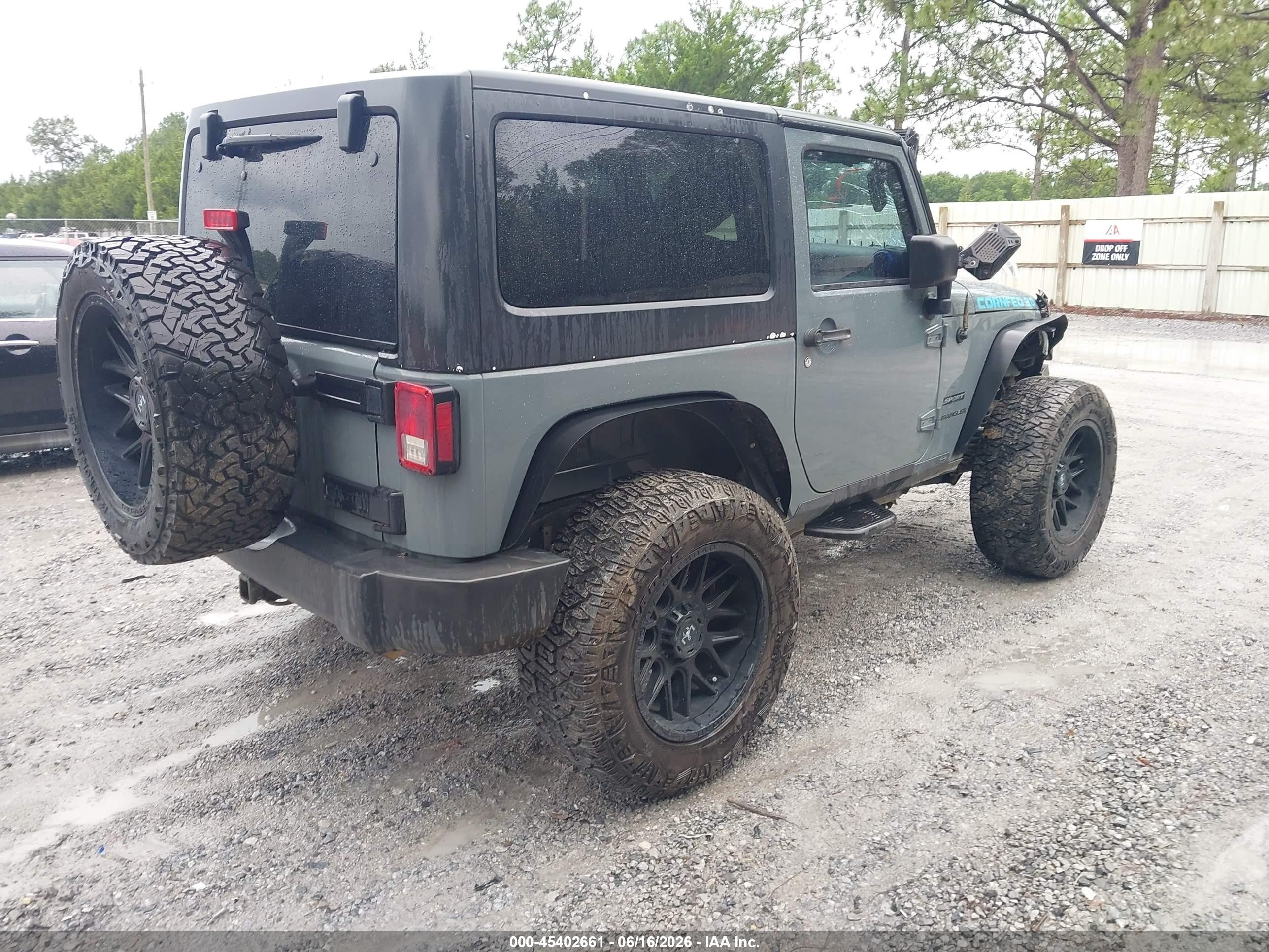 2015 Jeep Wrangler Sport Gray vin: 1C4AJWAG3FL550672