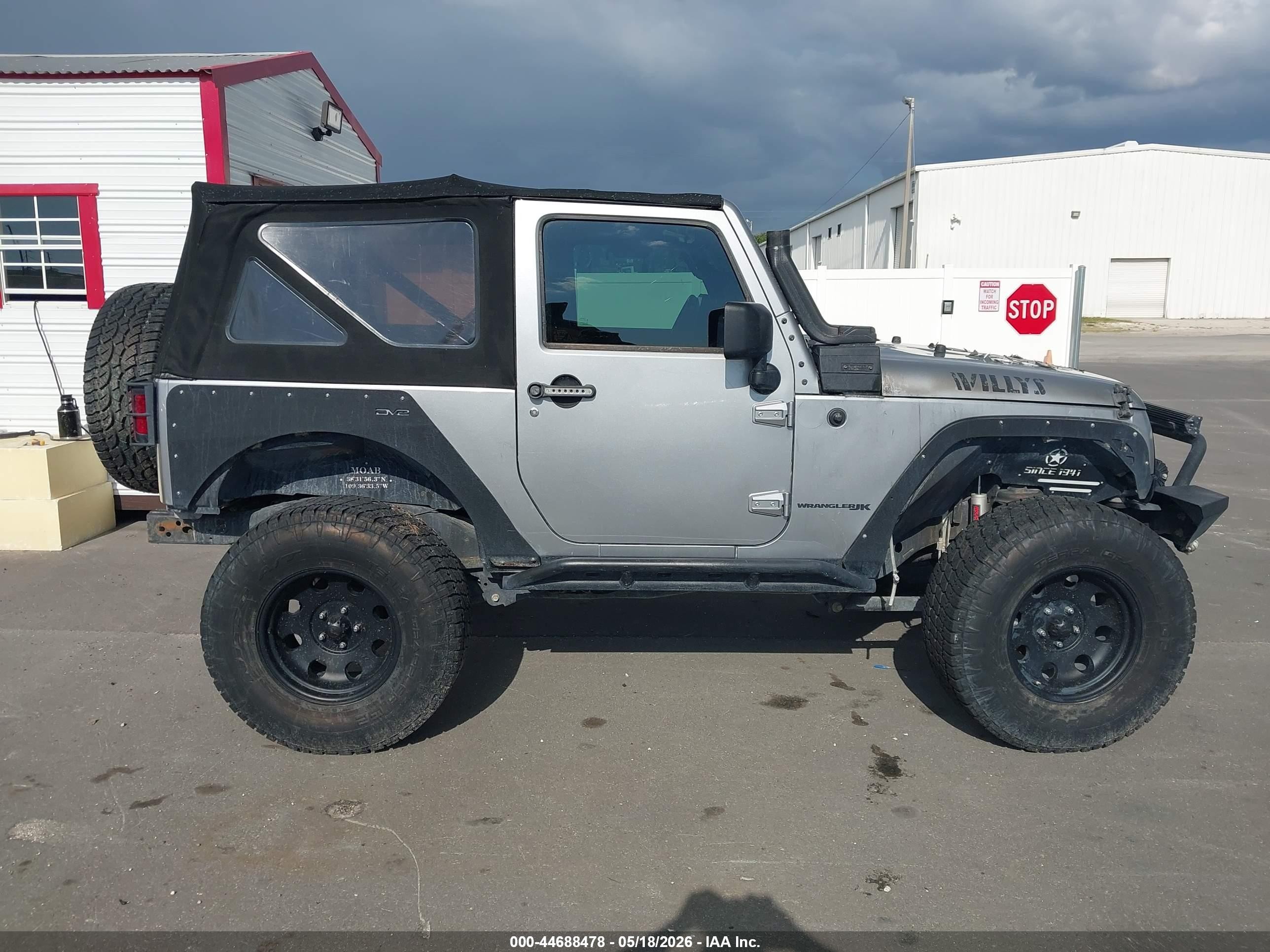 2018 Jeep Wrangler Jk Willy Wheeler 4x4 Silver vin: 1C4AJWAG3JL869546