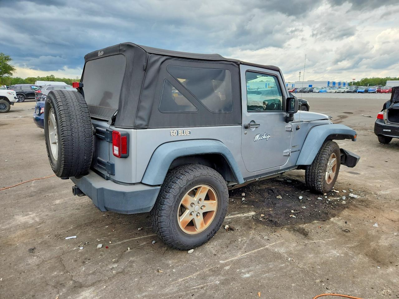 2013 Jeep Wrangler Sport Silver vin: 1C4AJWAG4DL674608