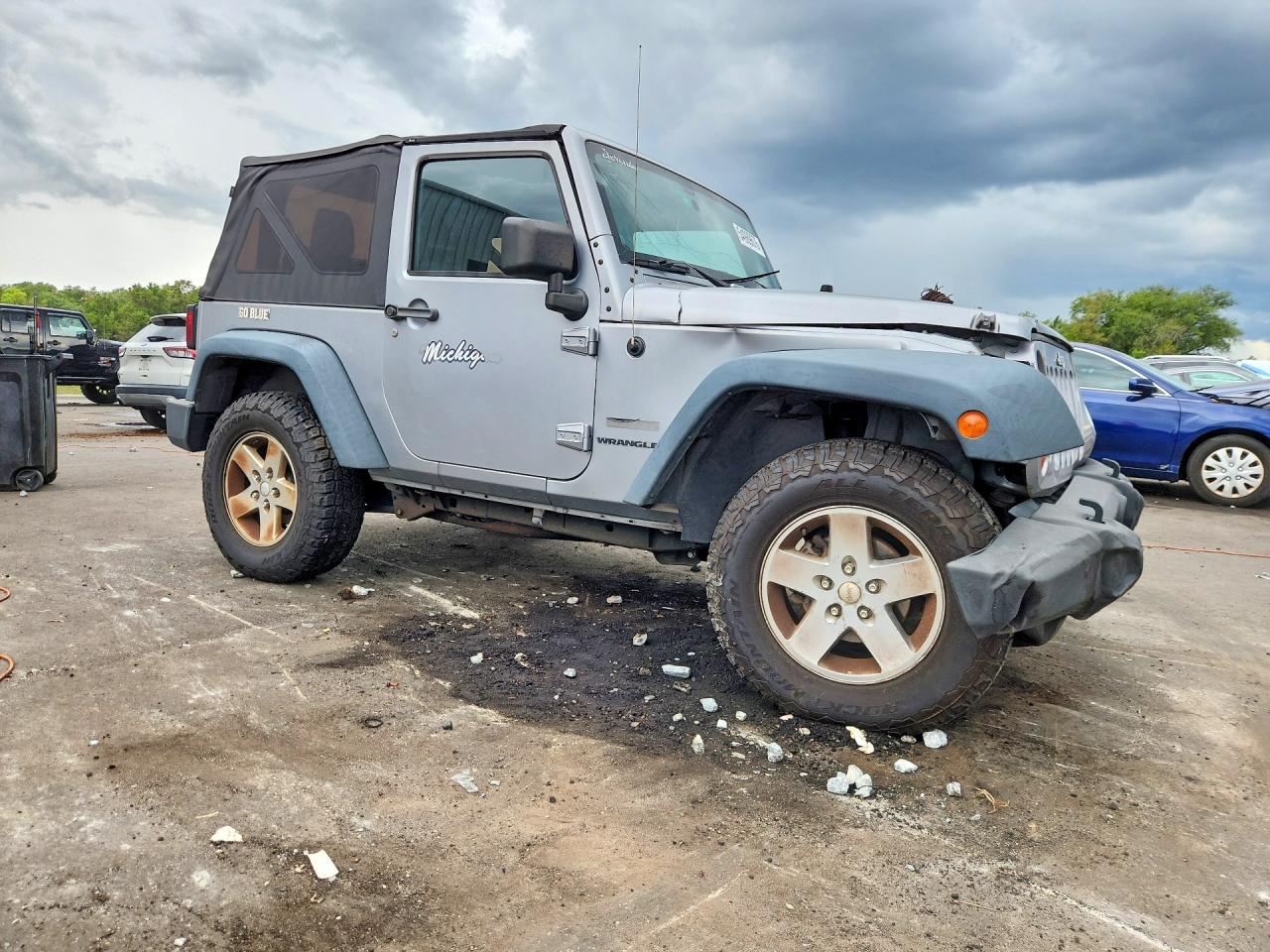2013 Jeep Wrangler Sport Silver vin: 1C4AJWAG4DL674608