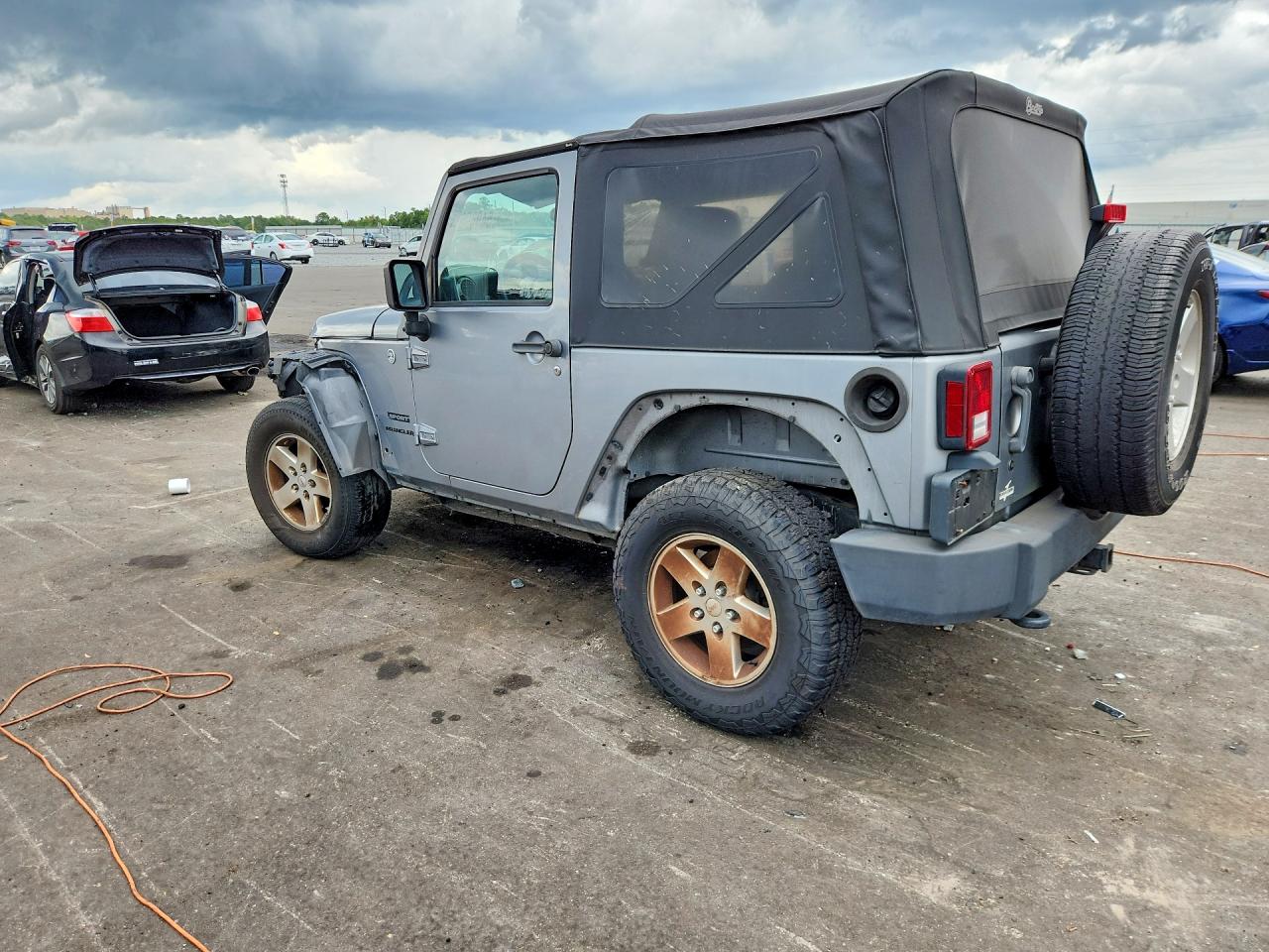 2013 Jeep Wrangler Sport Silver vin: 1C4AJWAG4DL674608