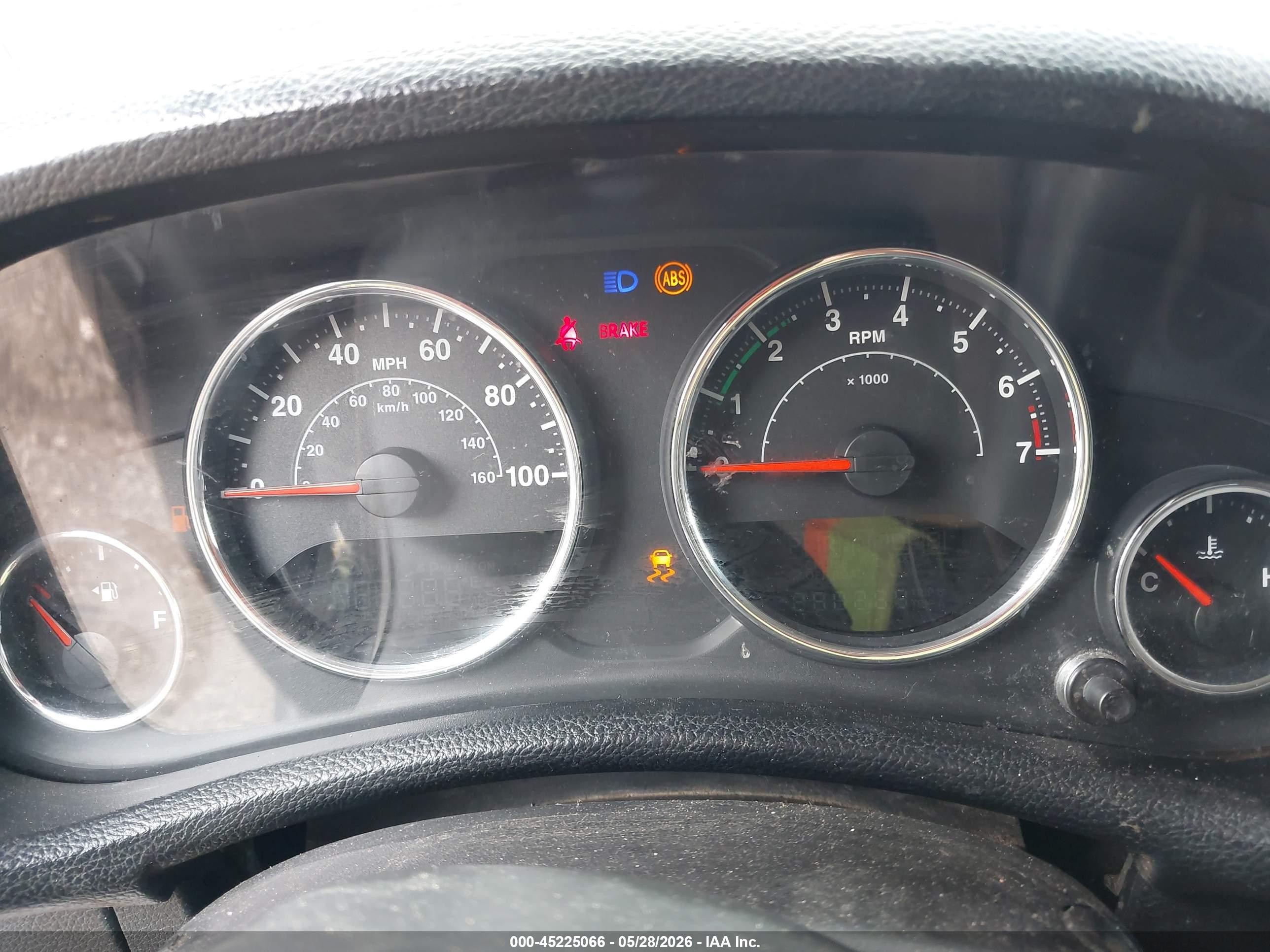 2013 Jeep Wrangler Sport Silver vin: 1C4AJWAG4DL692431