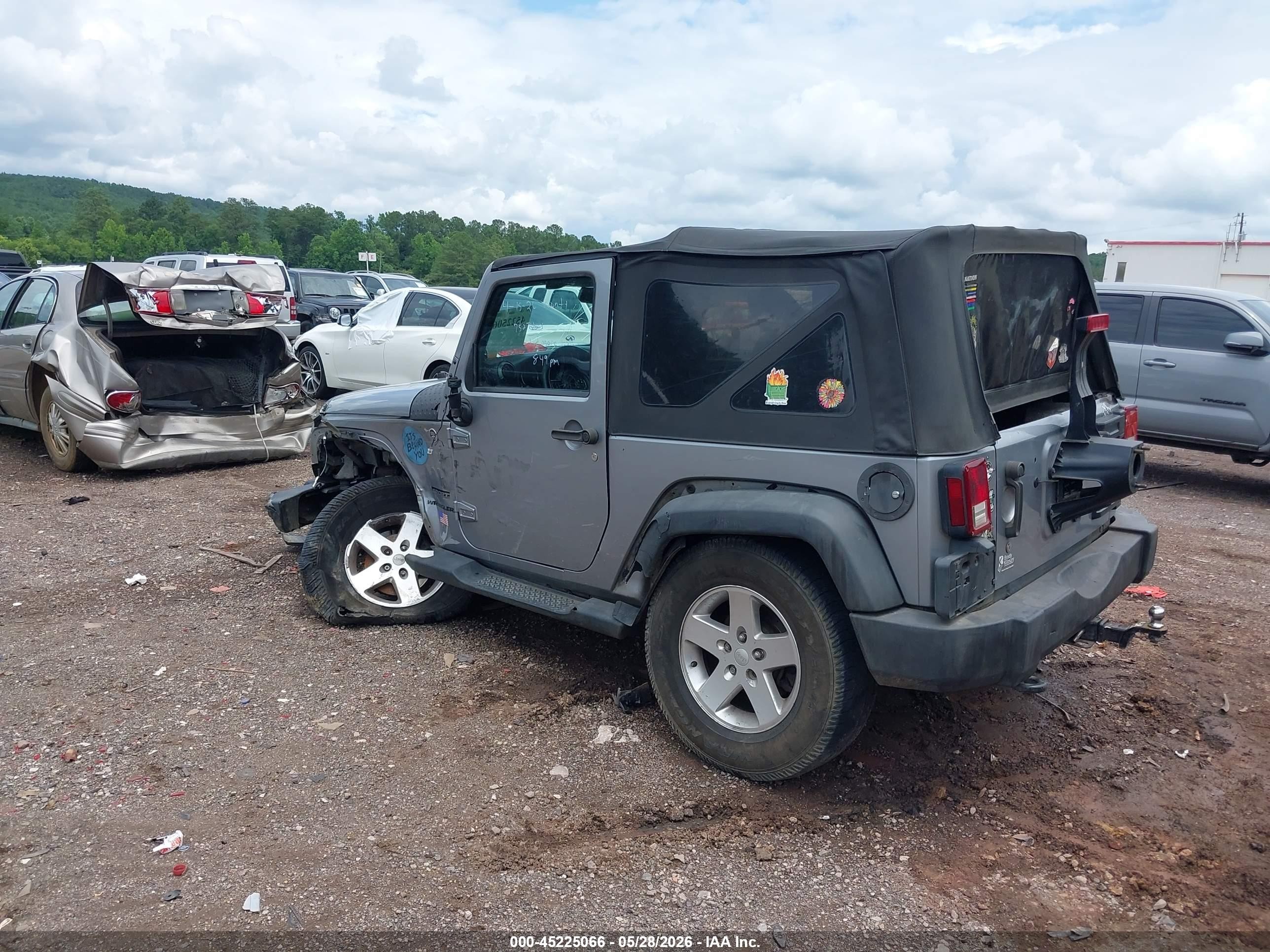 2013 Jeep Wrangler Sport Silver vin: 1C4AJWAG4DL692431