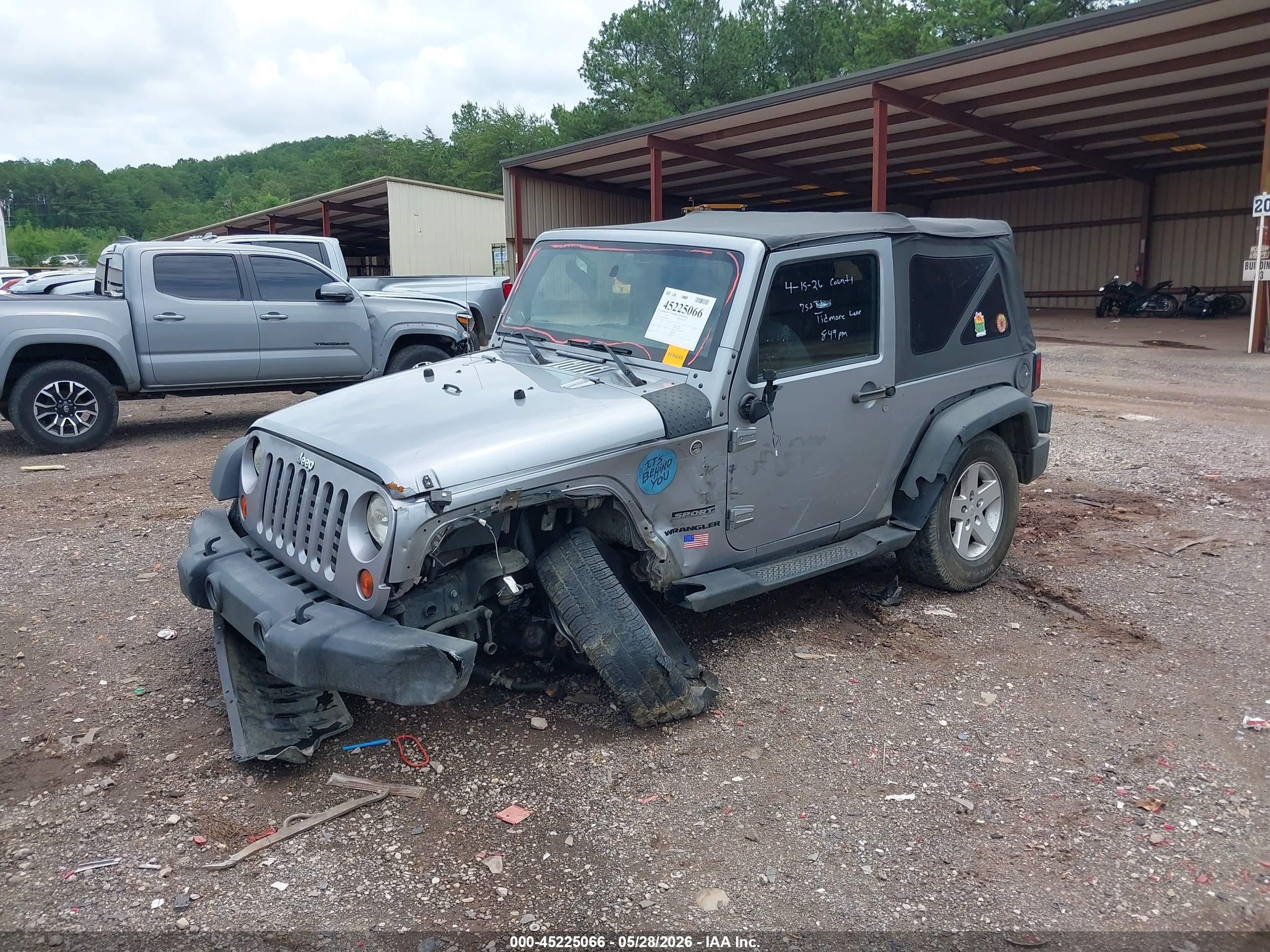 2013 Jeep Wrangler Sport Silver vin: 1C4AJWAG4DL692431