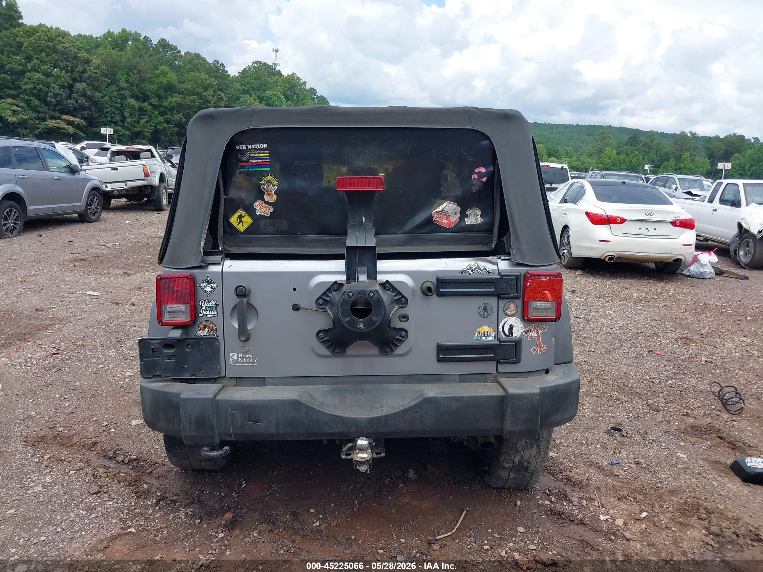 2013 Jeep Wrangler Sport Silver vin: 1C4AJWAG4DL692431