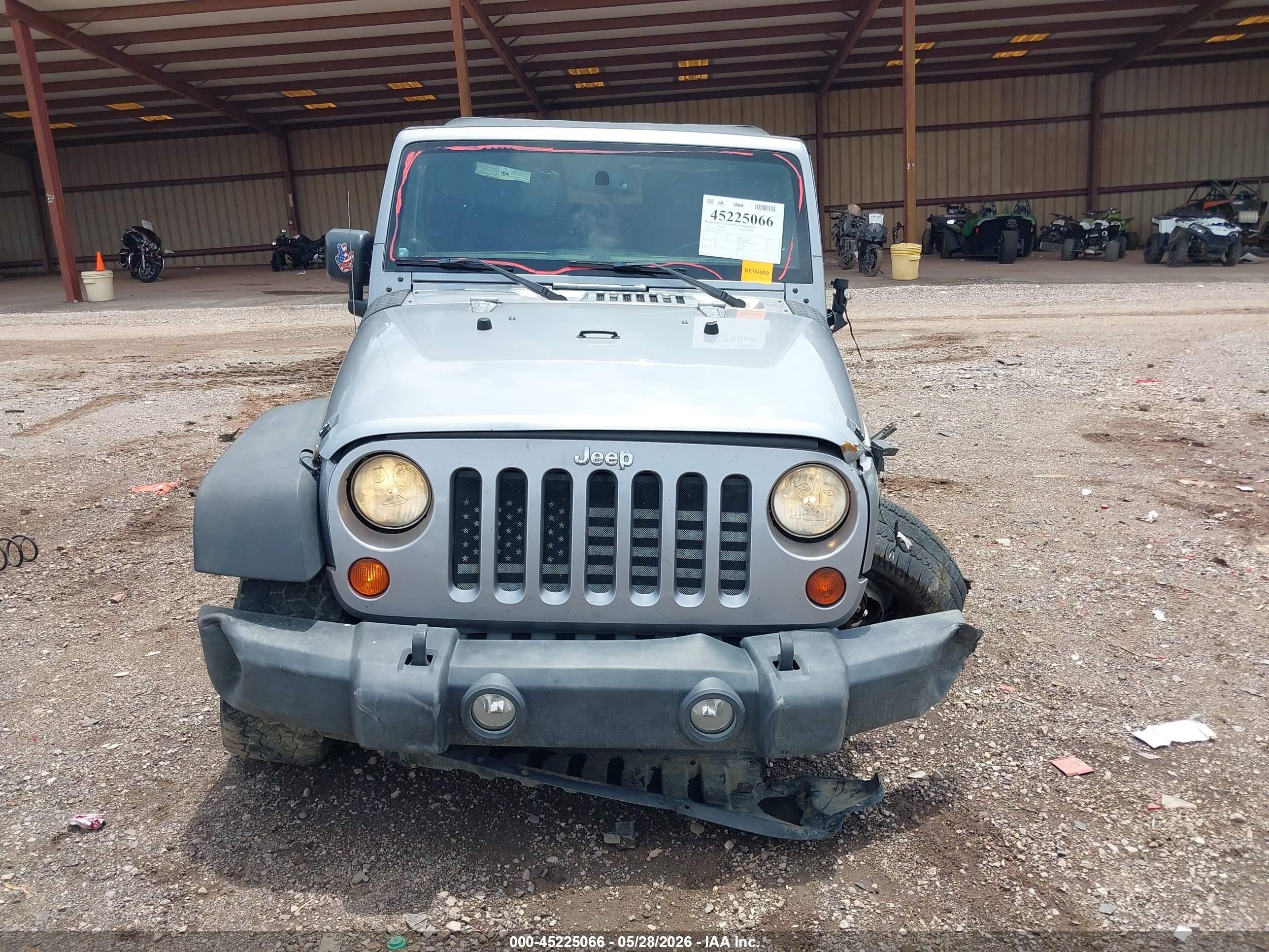 2013 Jeep Wrangler Sport Silver vin: 1C4AJWAG4DL692431