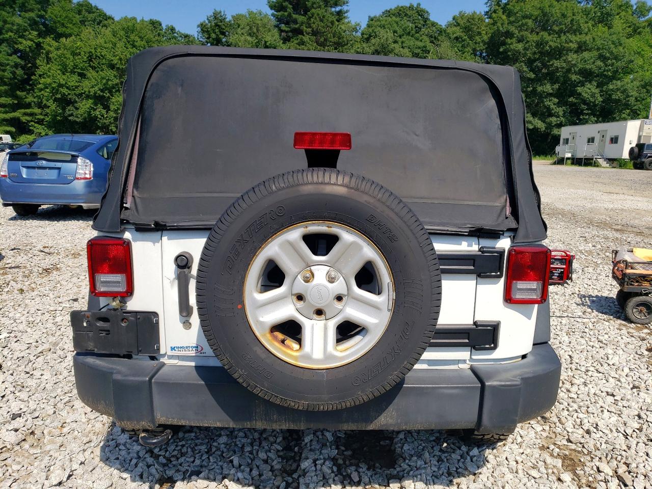 2014 Jeep Wrangler Sport White vin: 1C4AJWAG4EL192688