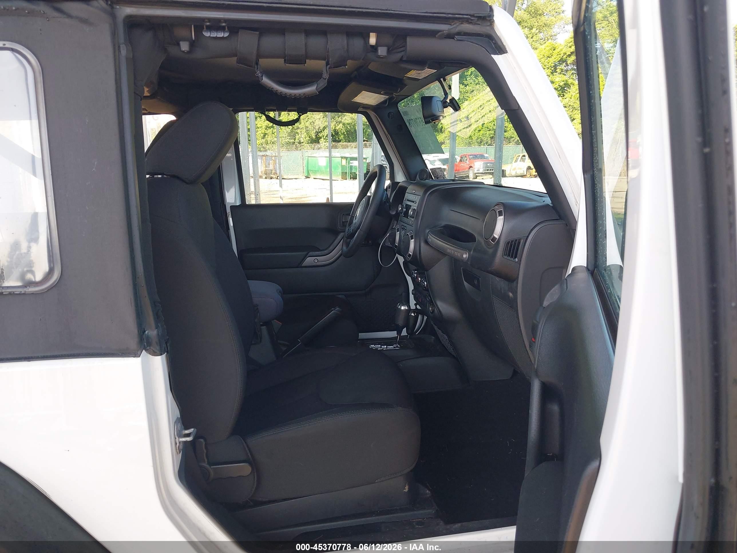 2014 Jeep Wrangler Sport White vin: 1C4AJWAG4EL270628