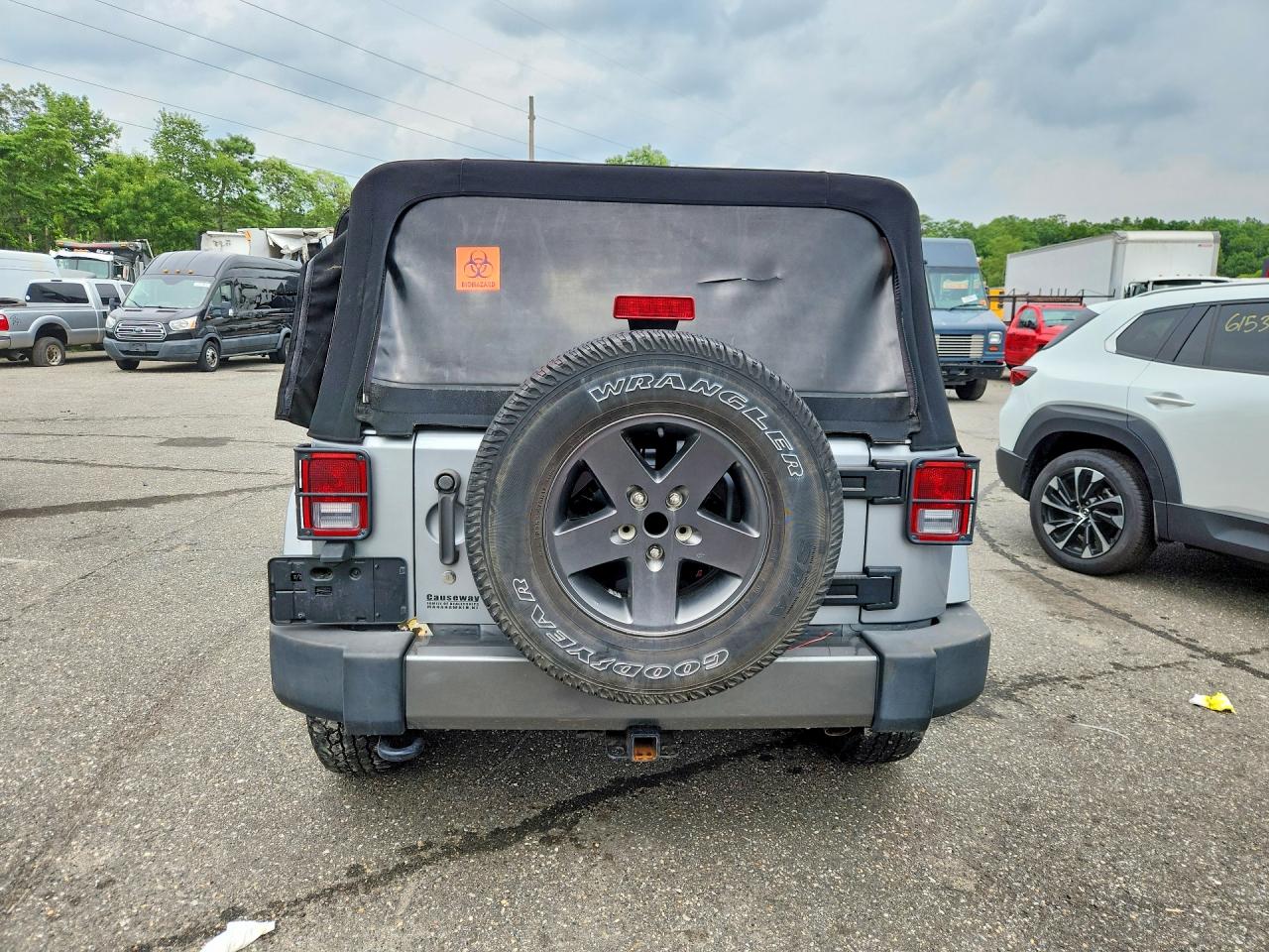 2015 Jeep Wrangler Sport Gray vin: 1C4AJWAG4FL590002