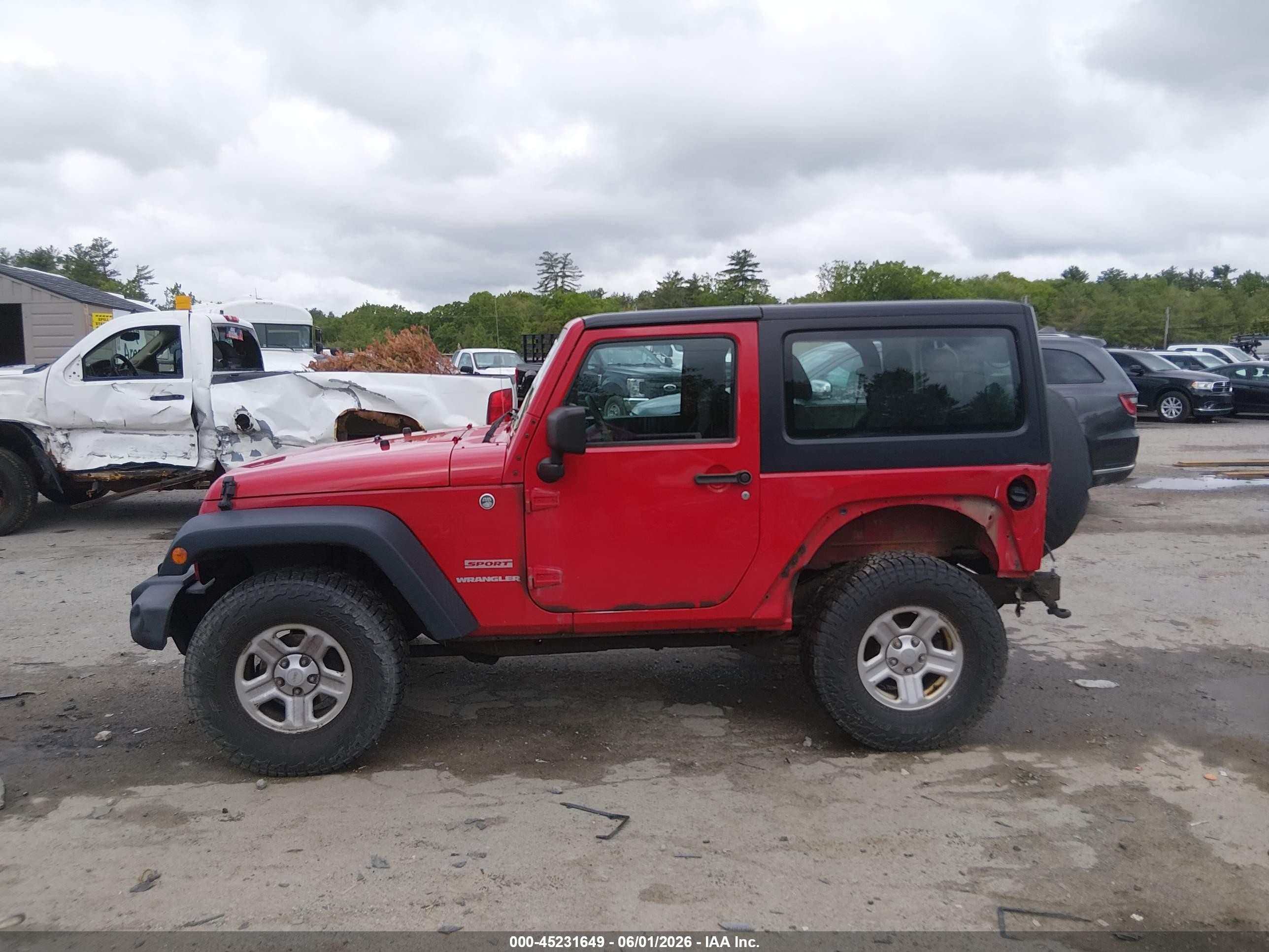 2012 Jeep Wrangler Sport Red vin: 1C4AJWAG5CL286639