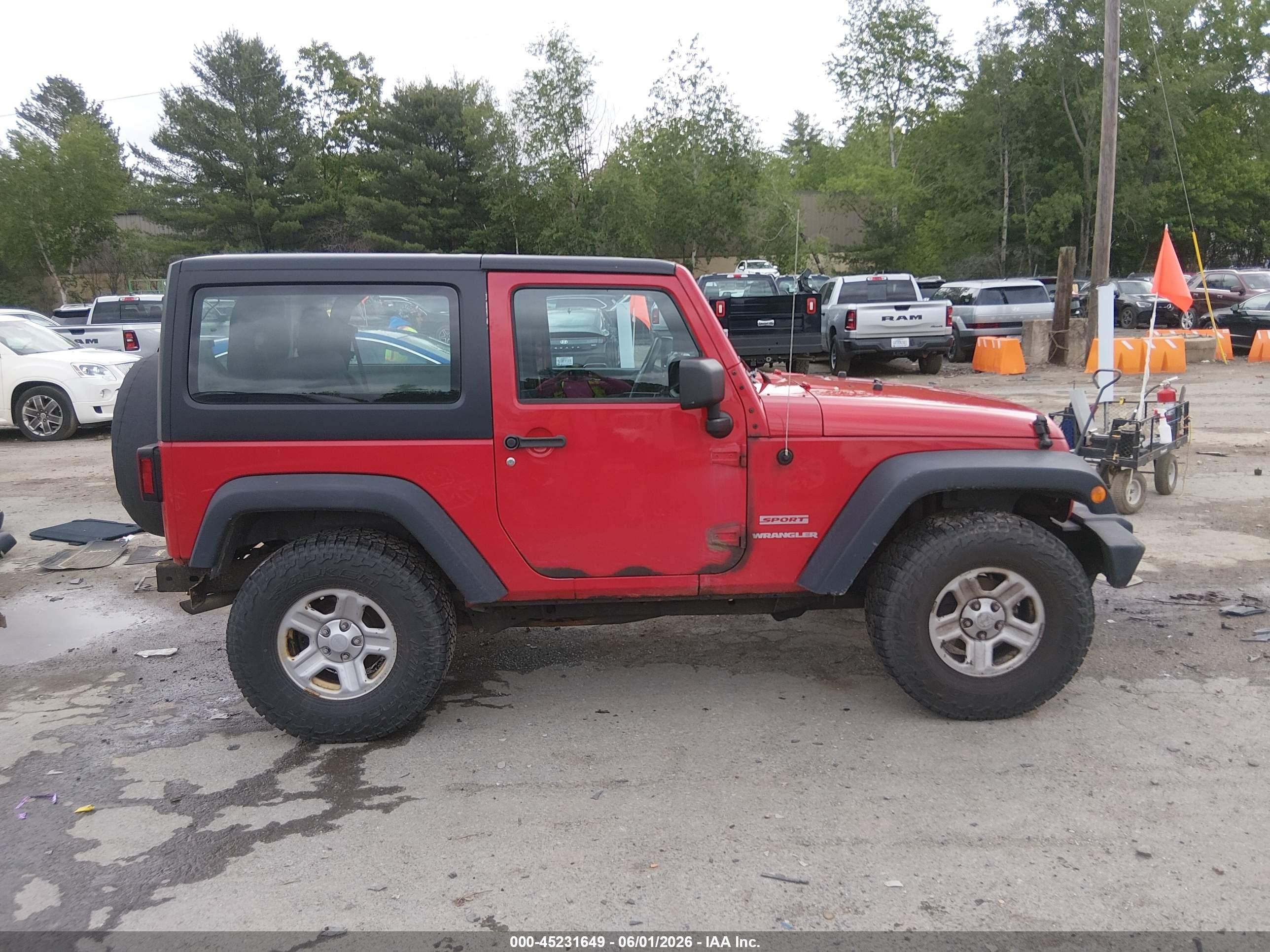 2012 Jeep Wrangler Sport Red vin: 1C4AJWAG5CL286639