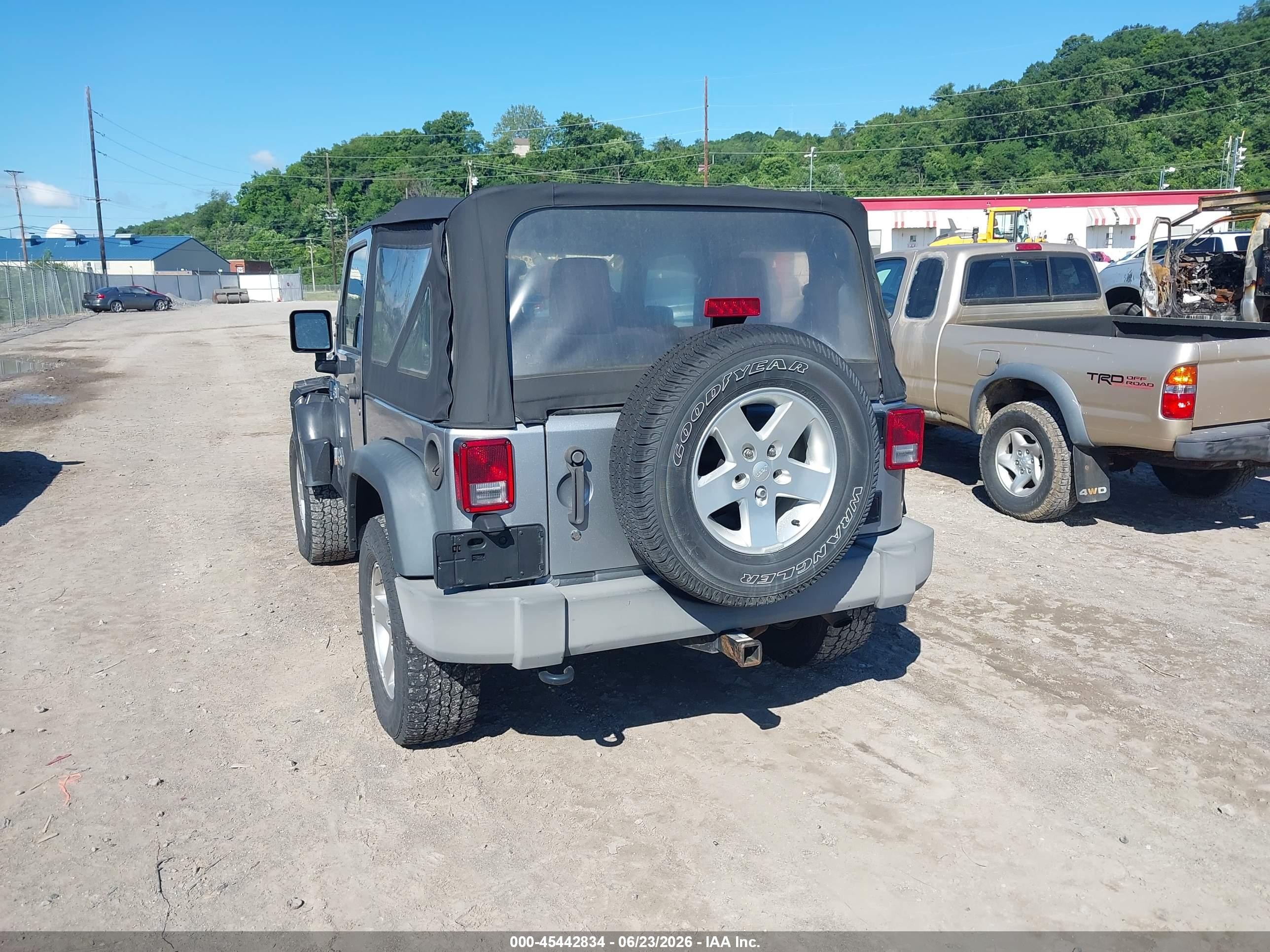 2014 Jeep Wrangler Sport Gray vin: 1C4AJWAG6EL289519