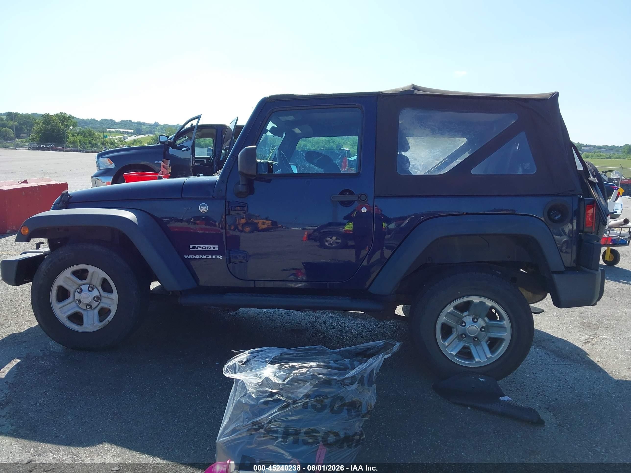 2013 Jeep Wrangler Sport Blue vin: 1C4AJWAG8DL504963