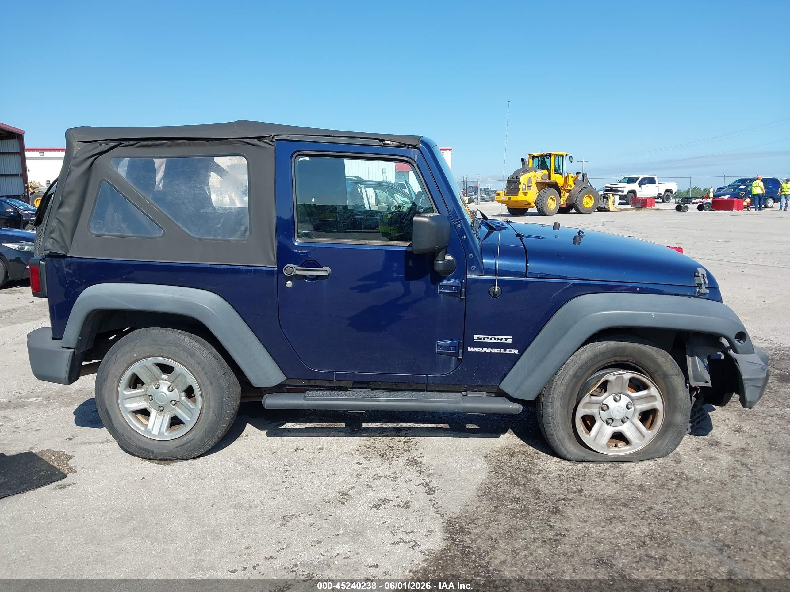 2013 Jeep Wrangler Sport Blue vin: 1C4AJWAG8DL504963