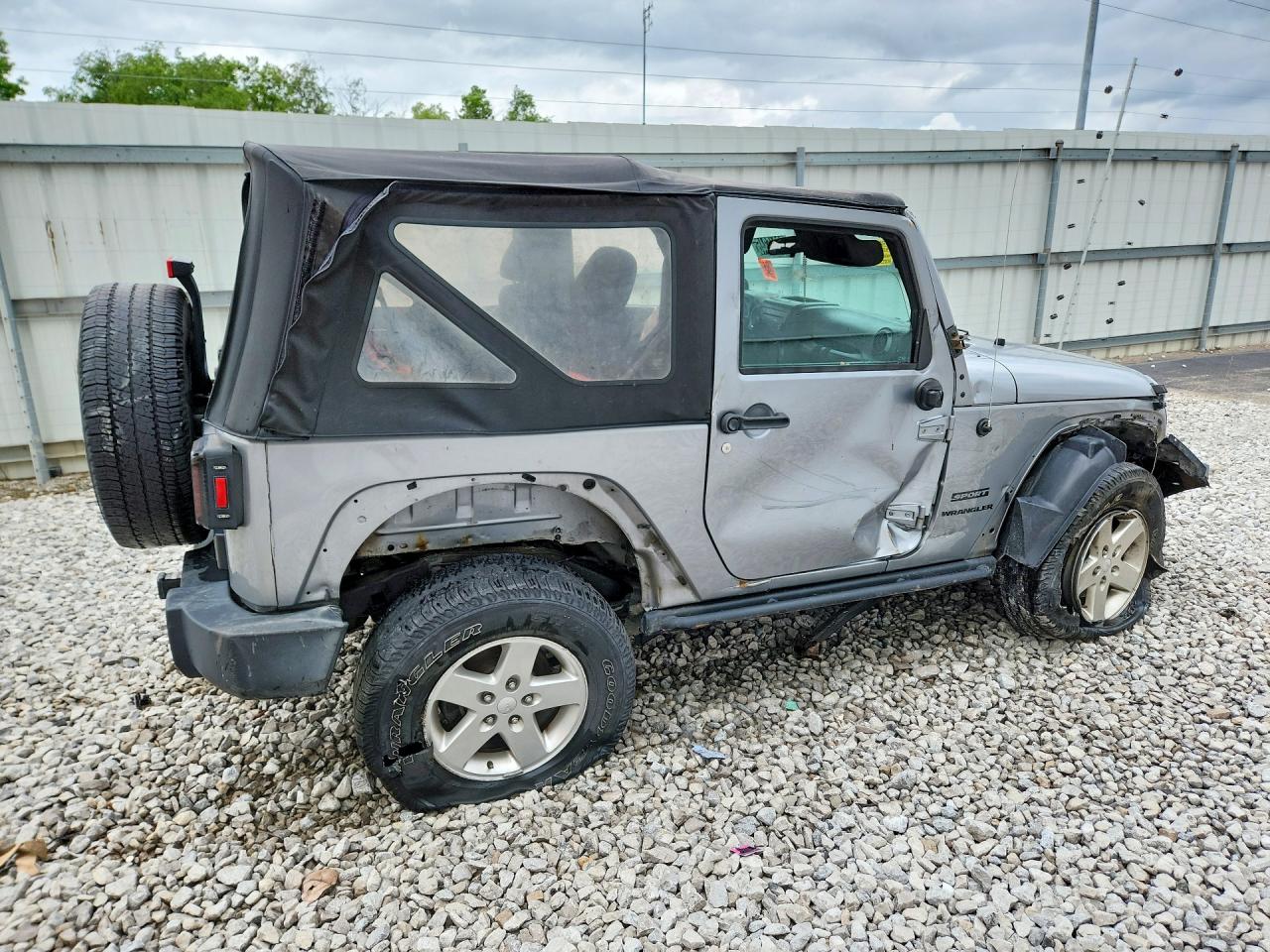 2013 Jeep Wrangler Sport Silver vin: 1C4AJWAG8DL706993