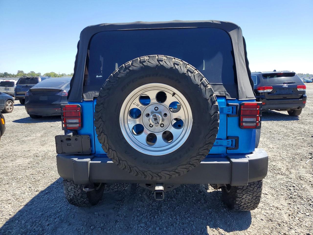 2015 Jeep Wrangler Sport Blue vin: 1C4AJWAG8FL574286