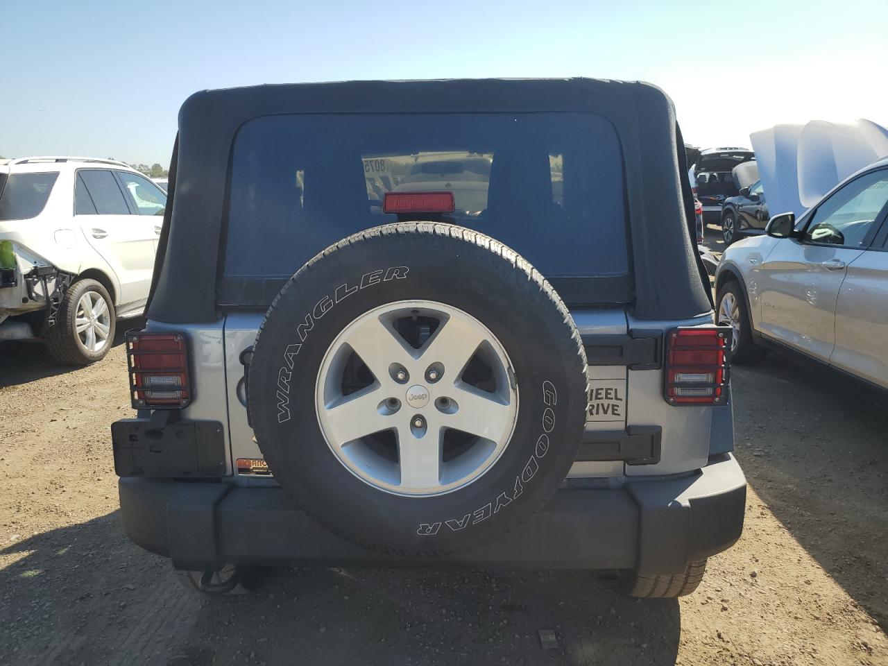 2014 Jeep Wrangler Sport Gray vin: 1C4AJWAG9EL128016