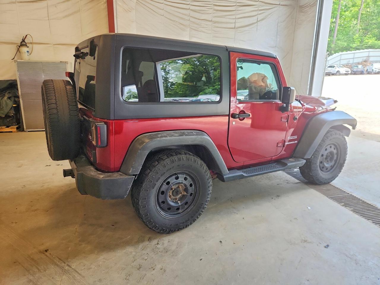2012 Jeep Wrangler Sport Red vin: 1C4AJWAGXCL103221
