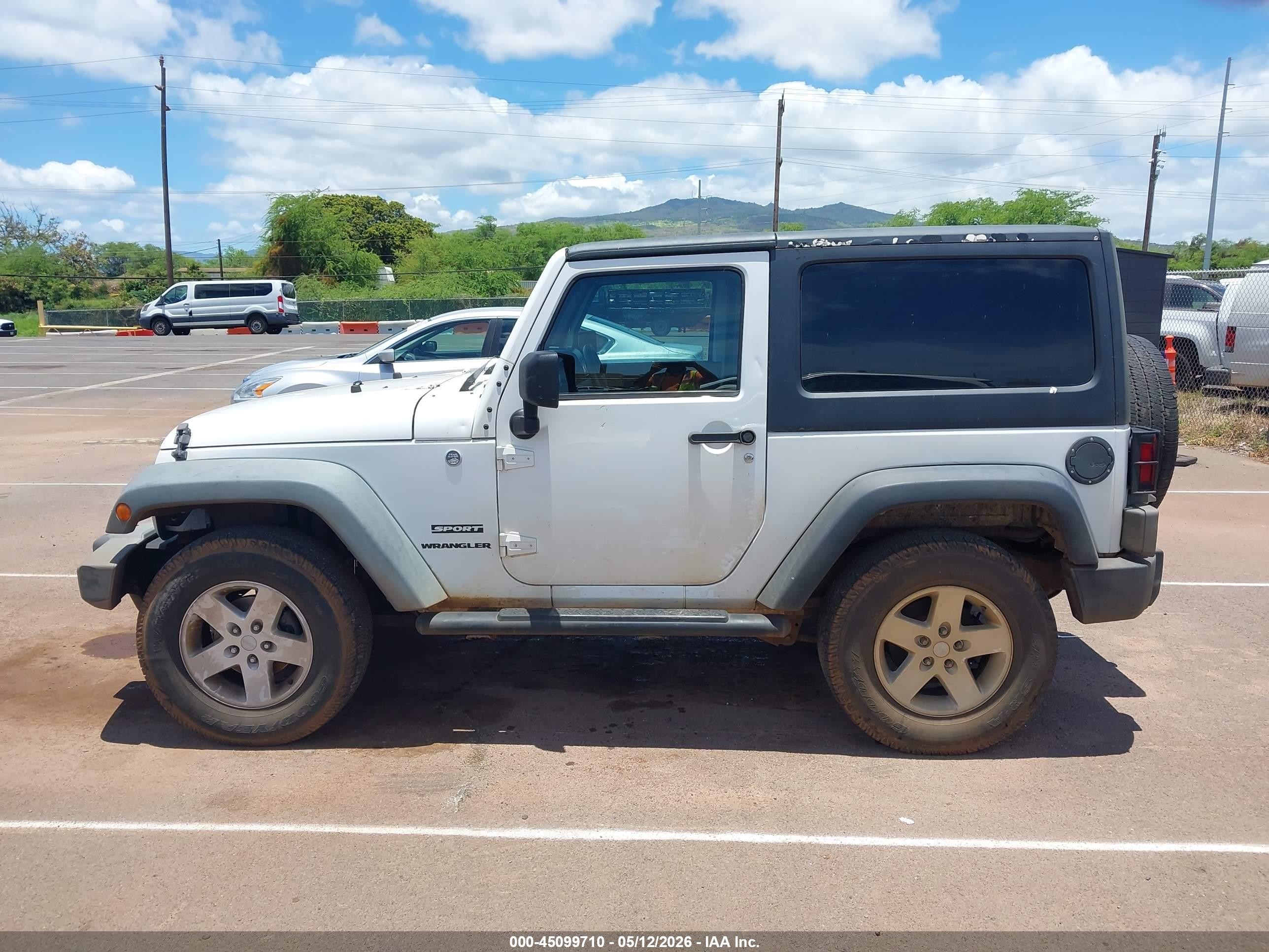 2013 Jeep Wrangler Sport White vin: 1C4AJWAGXDL556952