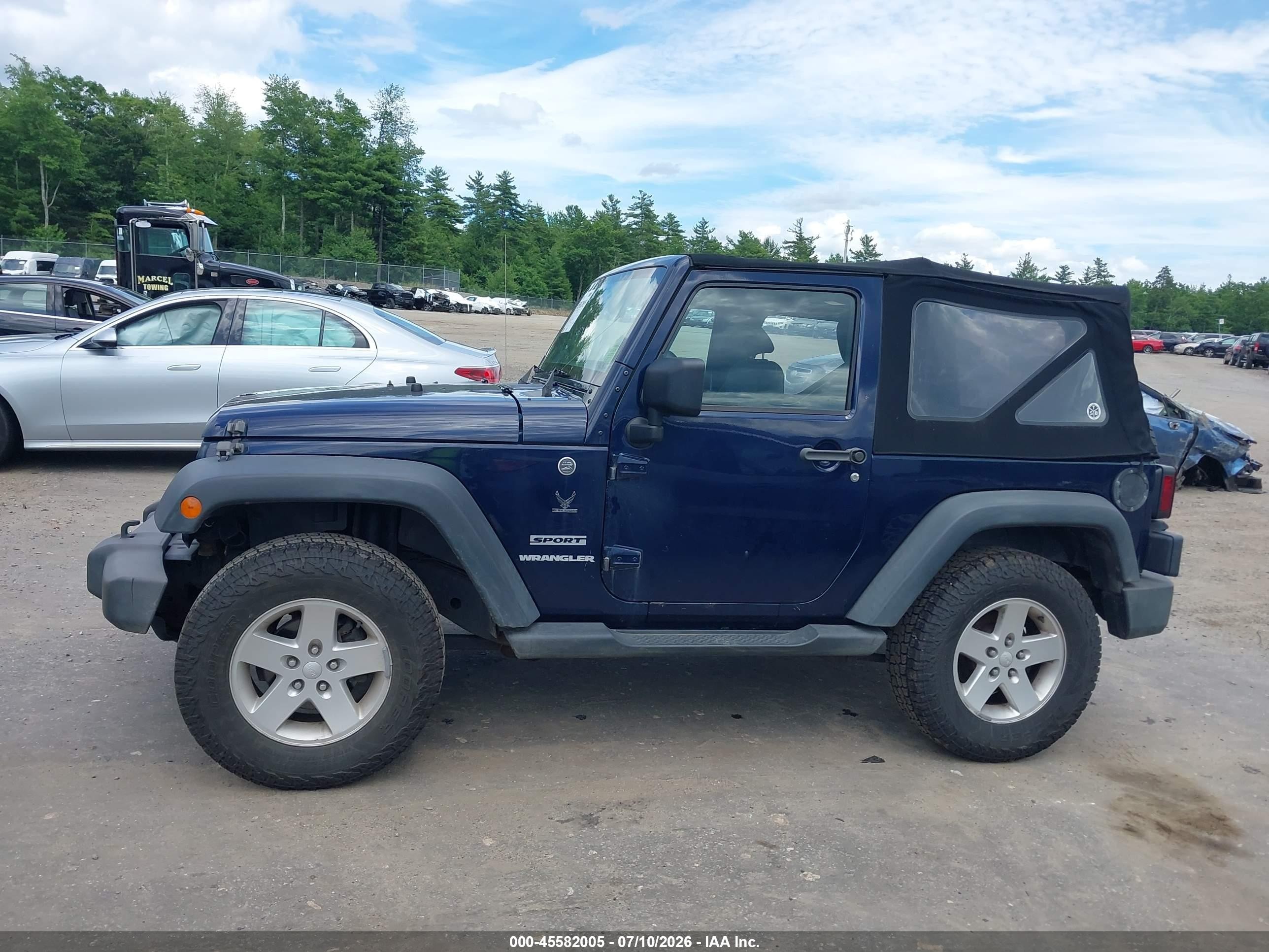 2013 Jeep Wrangler Sport Blue vin: 1C4AJWAGXDL576795