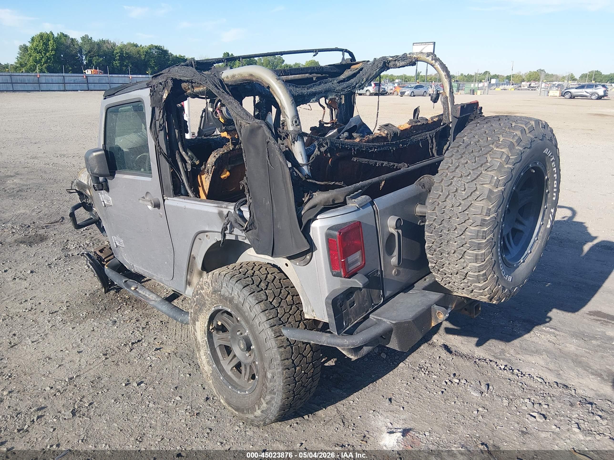 2013 Jeep Wrangler Sport Silver vin: 1C4AJWAGXDL587649