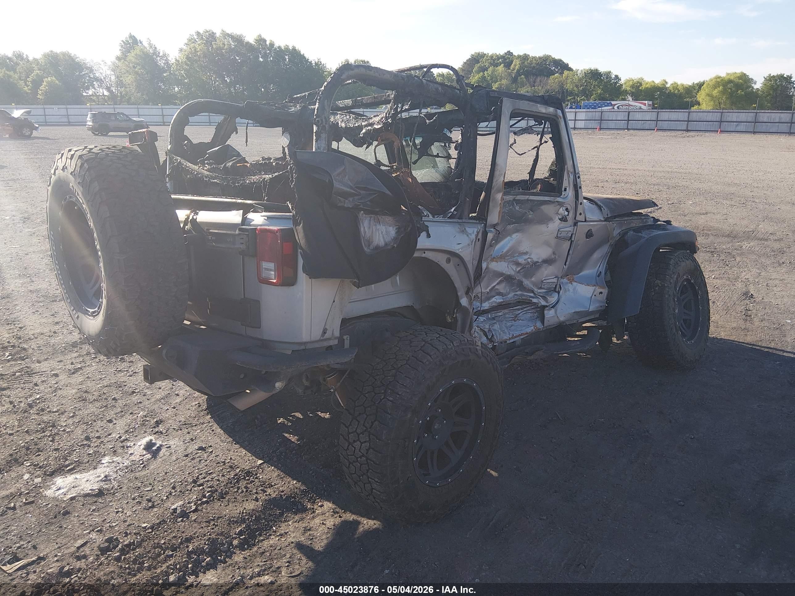 2013 Jeep Wrangler Sport Silver vin: 1C4AJWAGXDL587649