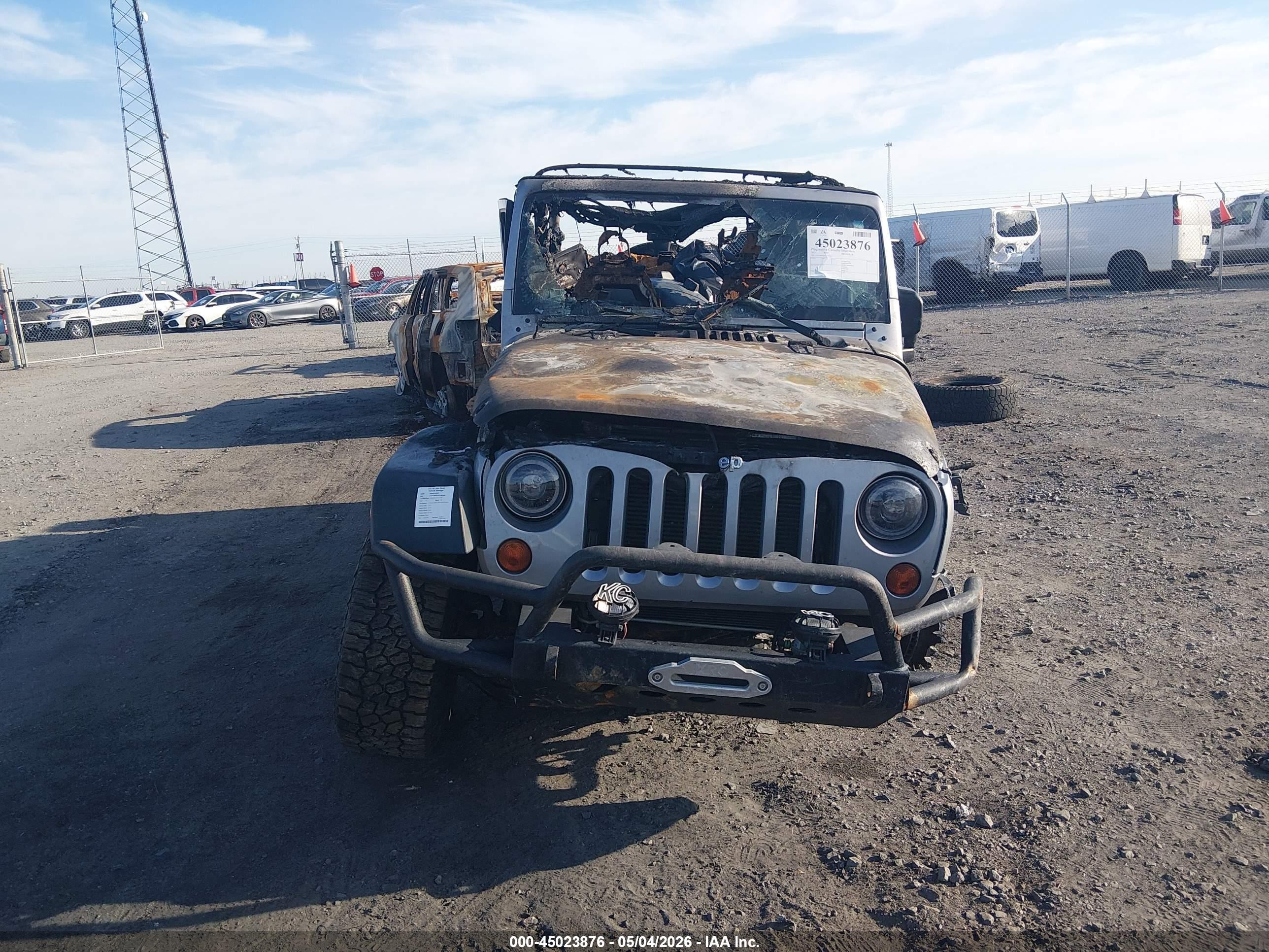 2013 Jeep Wrangler Sport Silver vin: 1C4AJWAGXDL587649