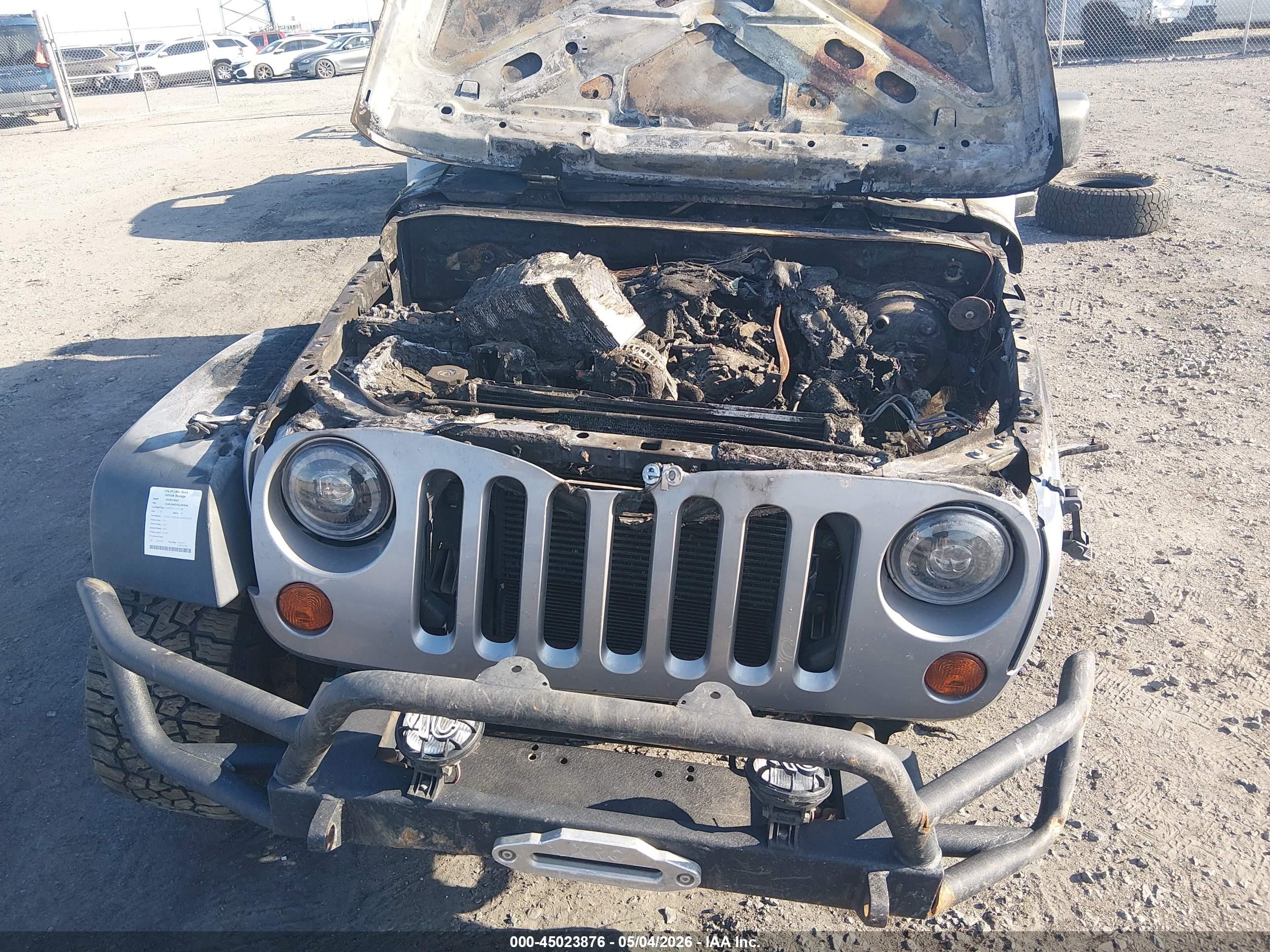 2013 Jeep Wrangler Sport Silver vin: 1C4AJWAGXDL587649