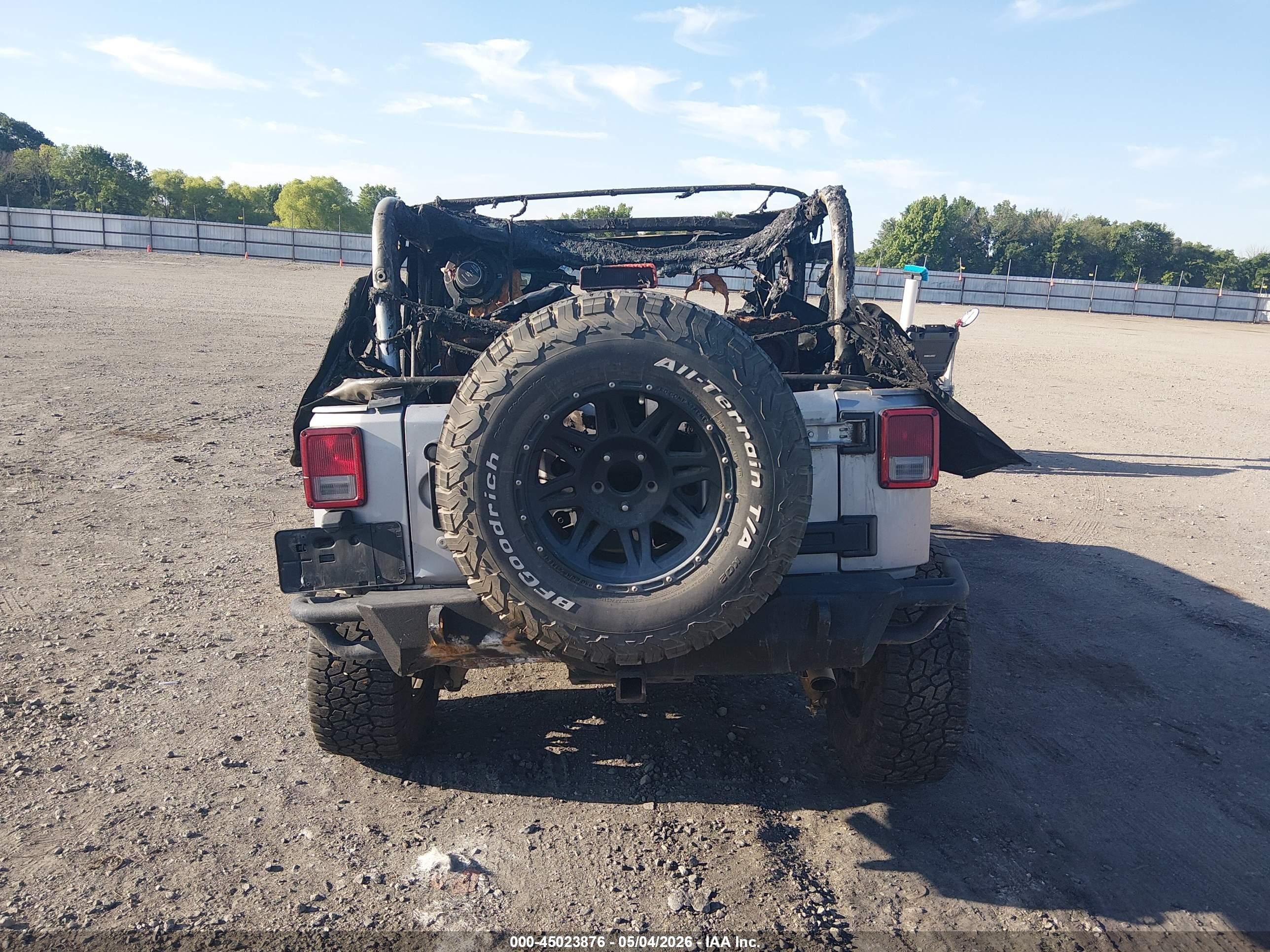 2013 Jeep Wrangler Sport Silver vin: 1C4AJWAGXDL587649