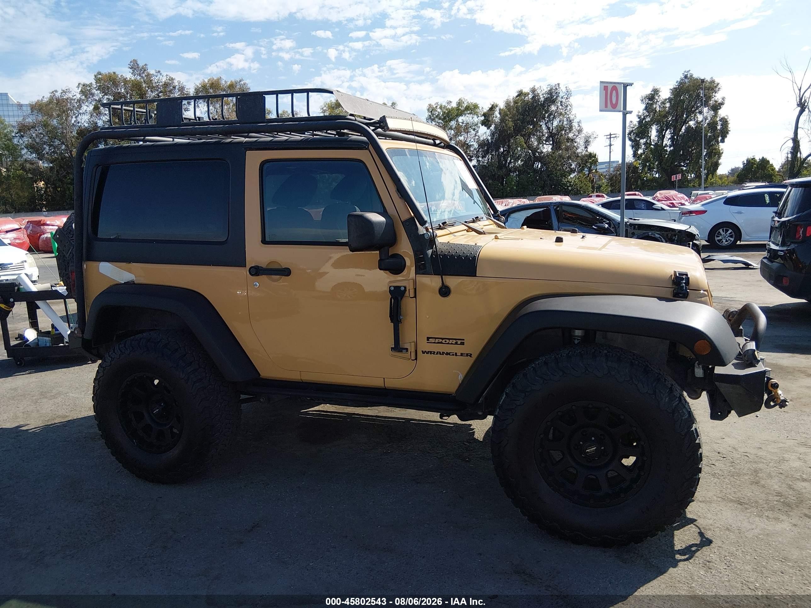 2013 Jeep Wrangler Sport Beige vin: 1C4AJWAGXDL686939