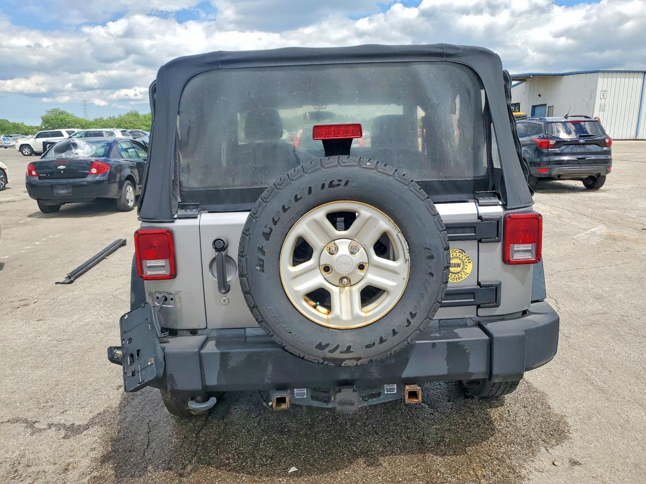 2013 Jeep Wrangler Sport Gray vin: 1C4AJWAGXDL704324