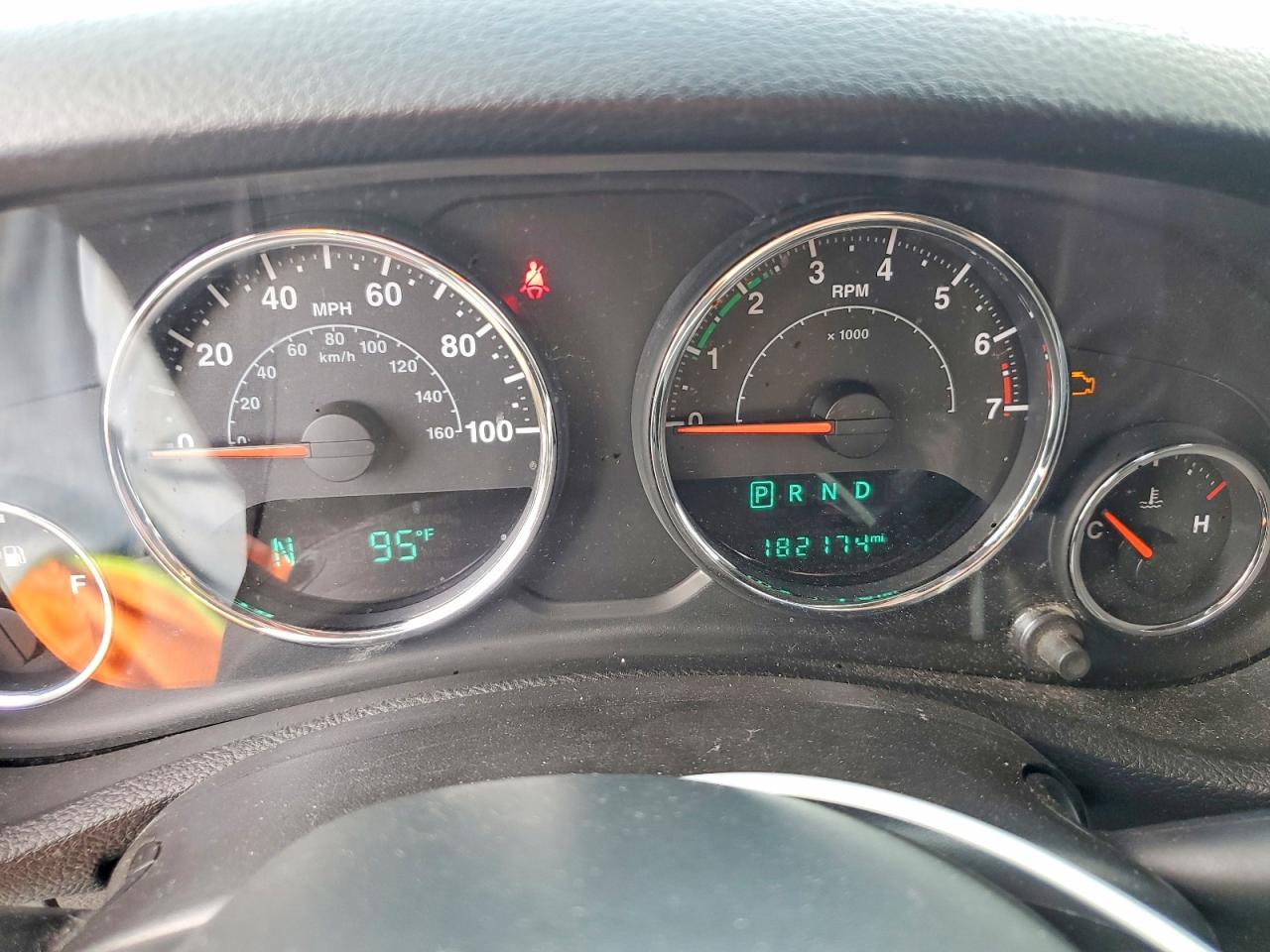 2015 Jeep Wrangler Sport Зеленый vin: 1C4AJWAGXFL647903