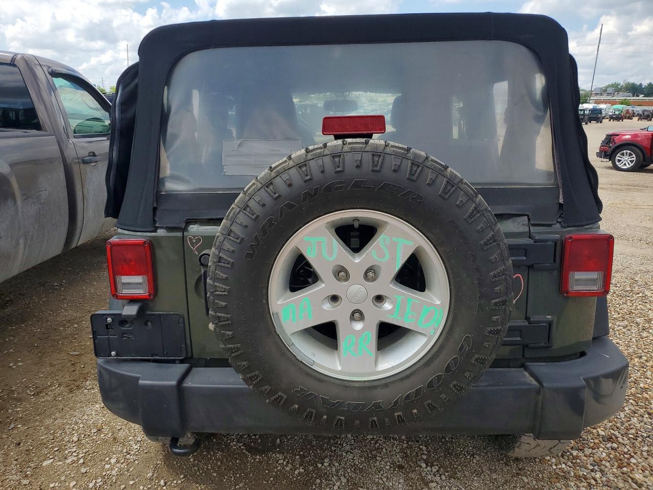 2015 Jeep Wrangler Sport Зеленый vin: 1C4AJWAGXFL647903