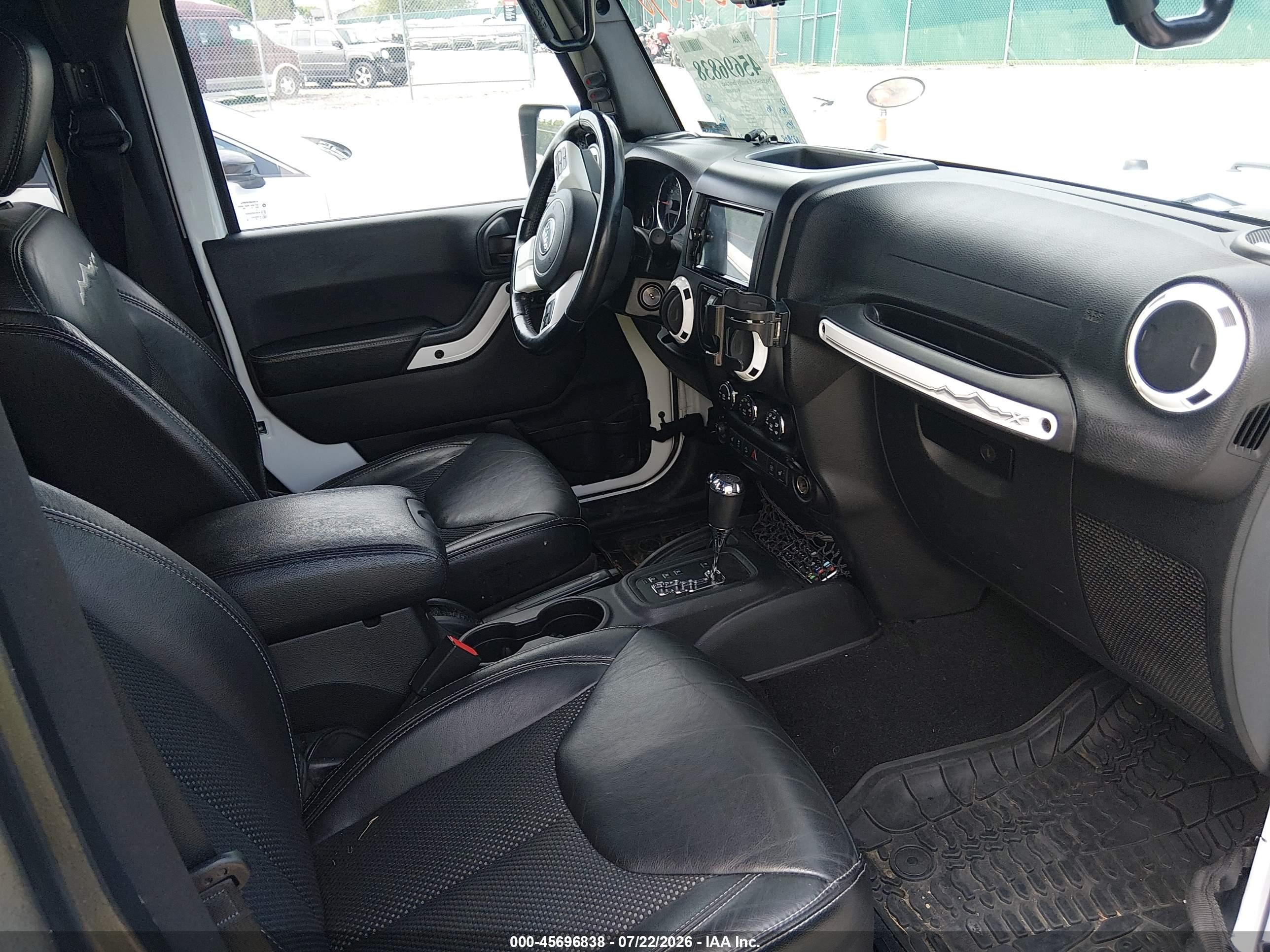 2015 Jeep Wrangler Wrangler X White vin: 1C4AJWBG1FL583684