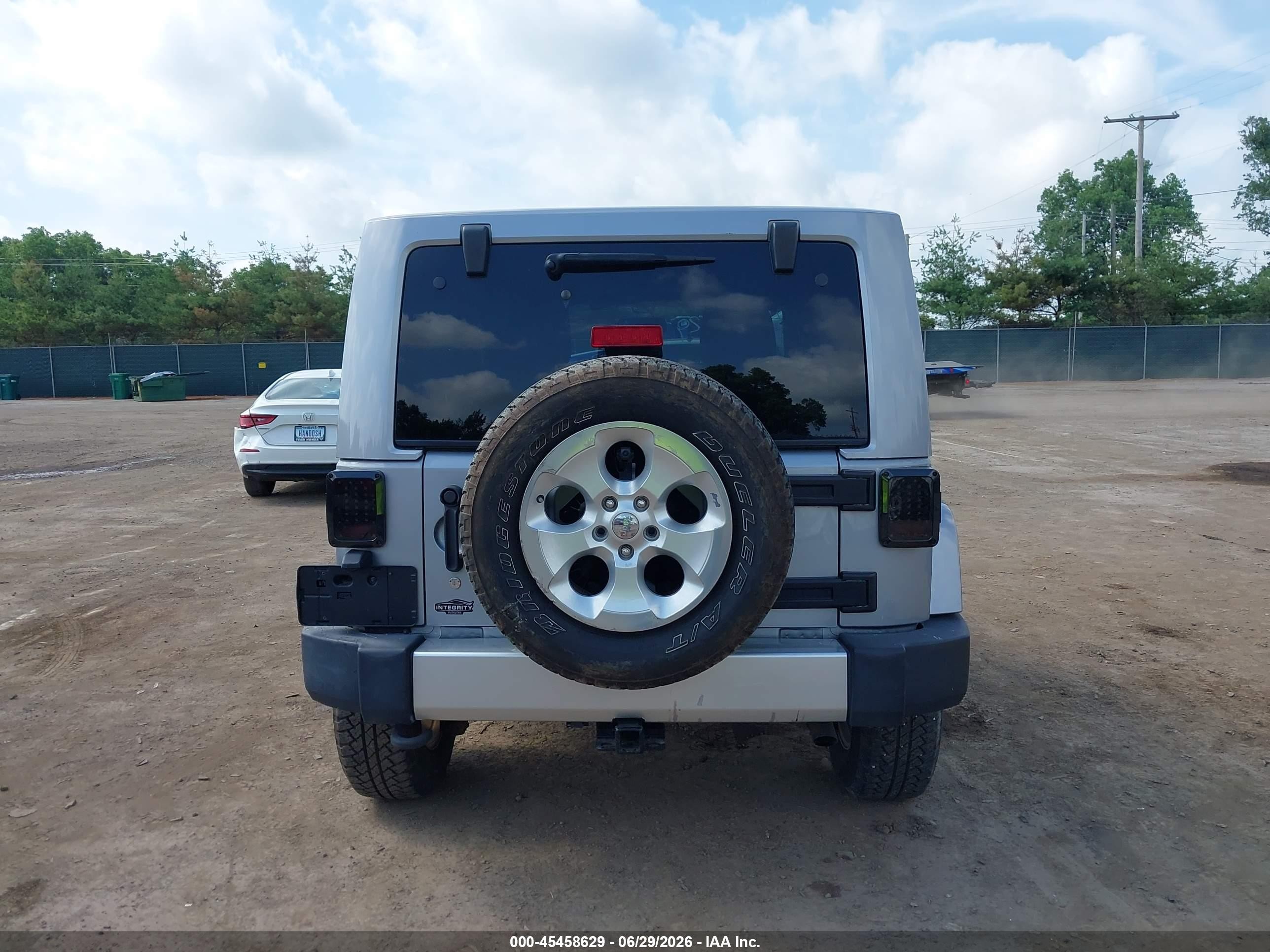 2015 Jeep Wrangler Sahara Silver vin: 1C4AJWBG1FL705363