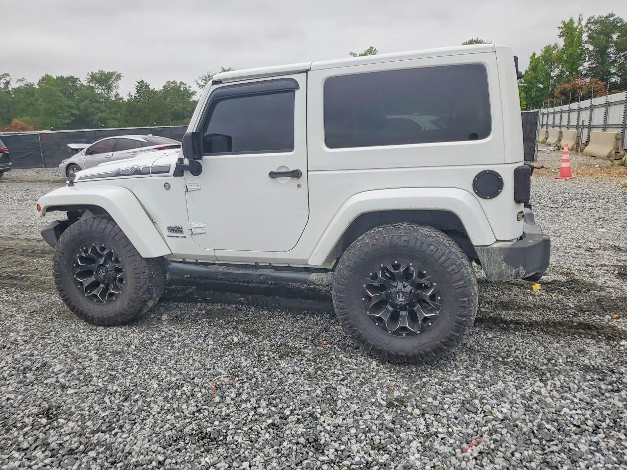 2014 Jeep Wrangler Sahara White vin: 1C4AJWBG2EL238940