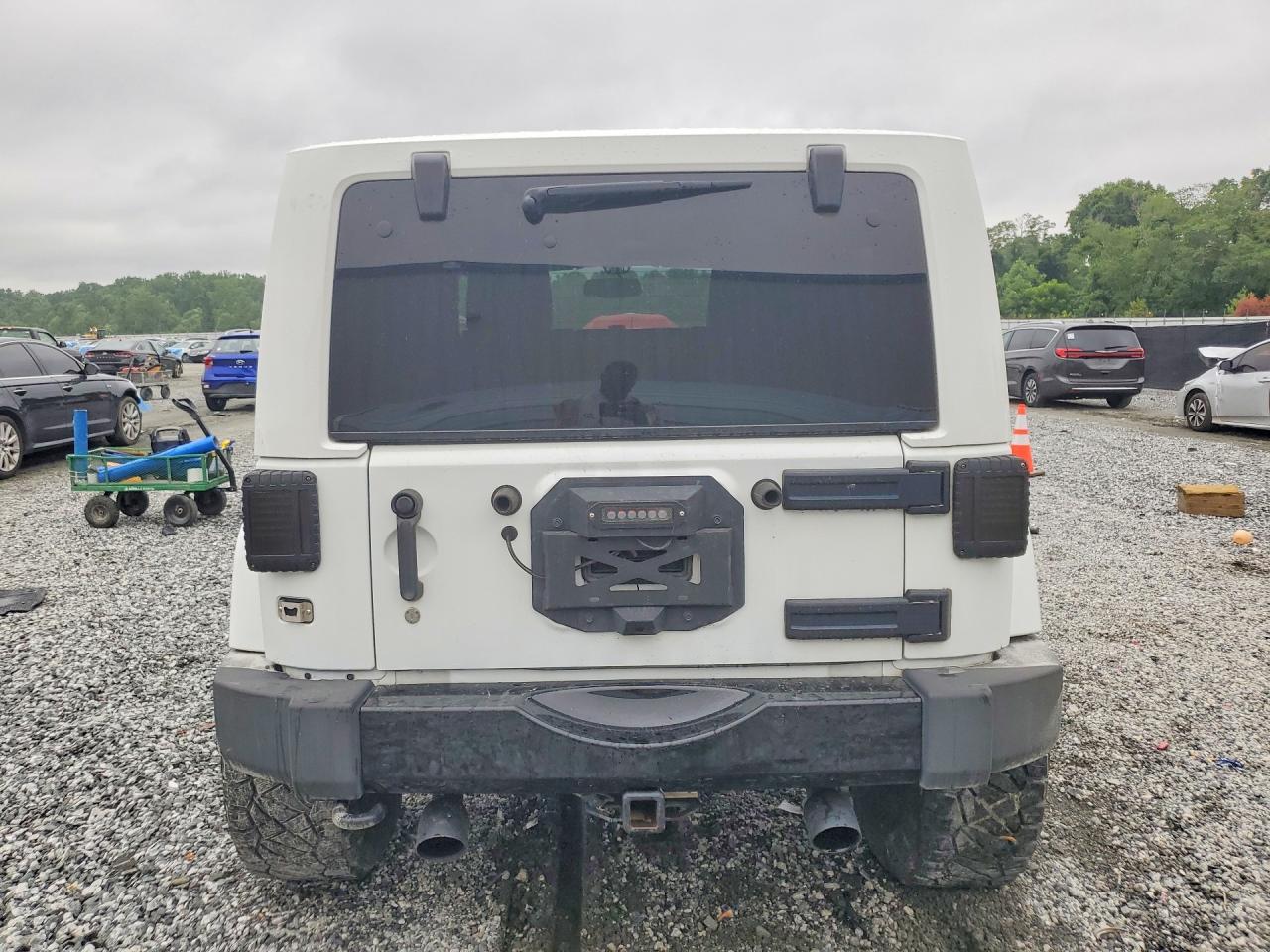 2014 Jeep Wrangler Sahara White vin: 1C4AJWBG2EL238940