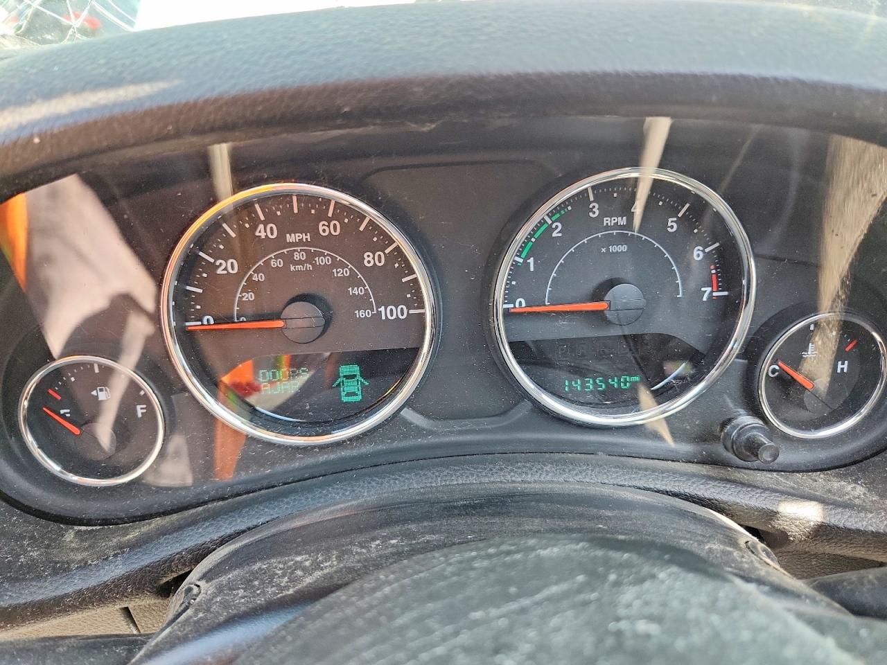 2015 Jeep Wrangler Sahara Silver vin: 1C4AJWBG2FL652639