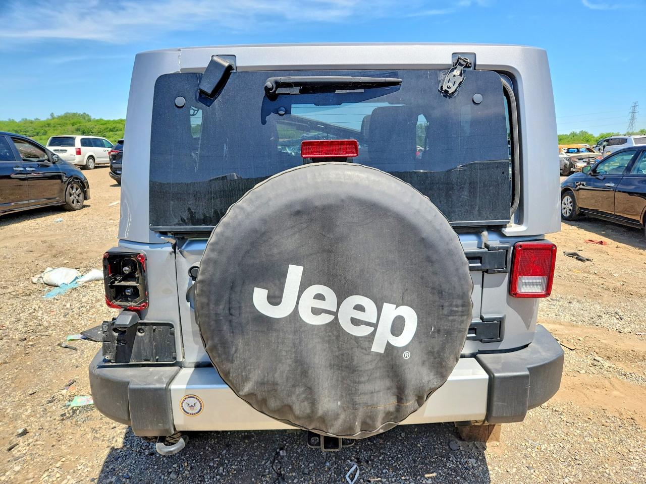 2015 Jeep Wrangler Sahara Silver vin: 1C4AJWBG2FL652639