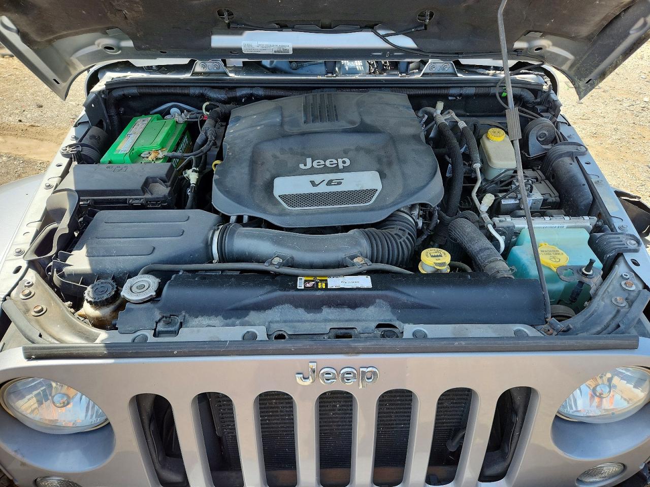 2015 Jeep Wrangler Sahara Silver vin: 1C4AJWBG2FL652639