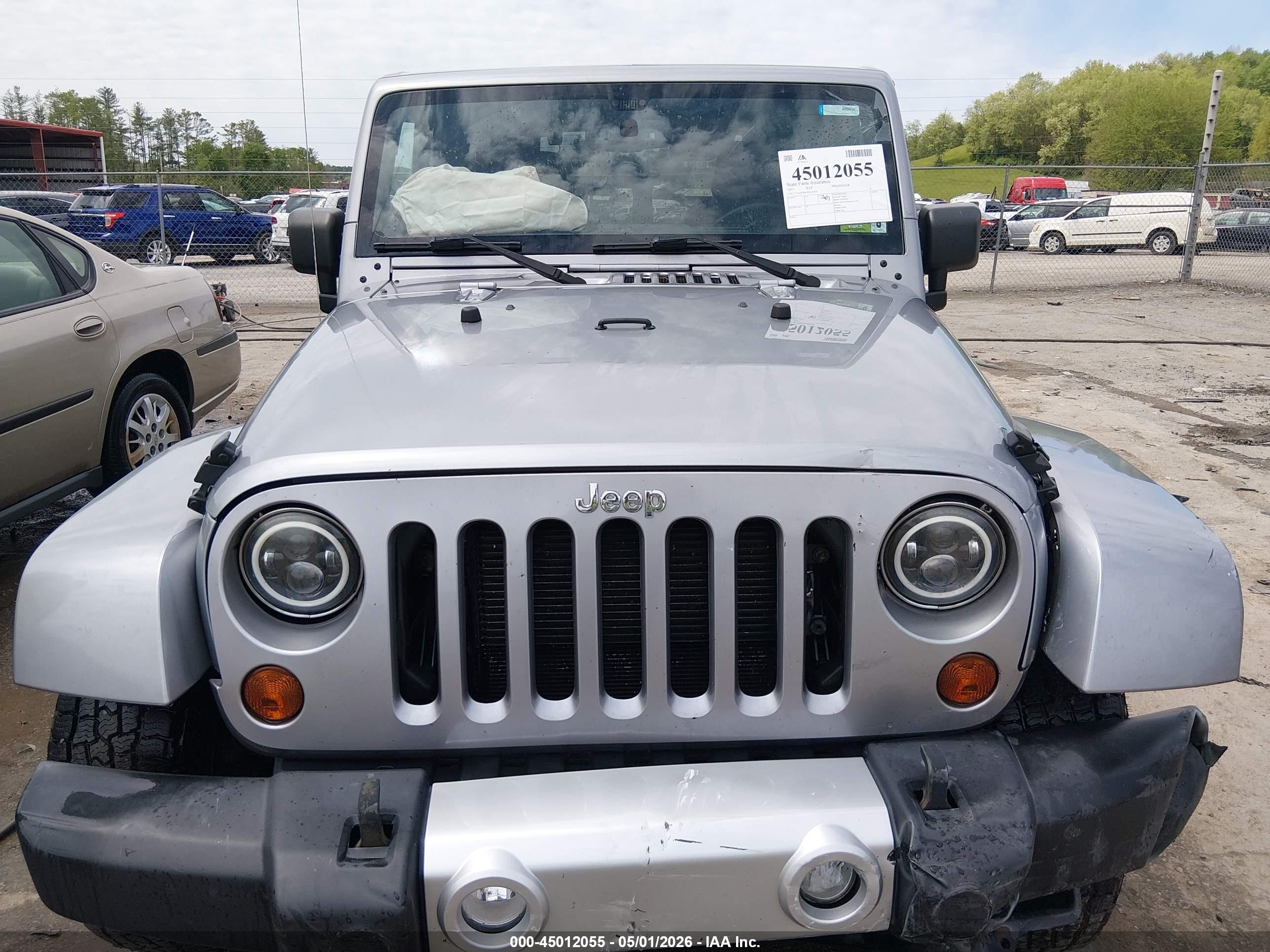 2013 Jeep Wrangler Sahara Silver vin: 1C4AJWBG3DL642019