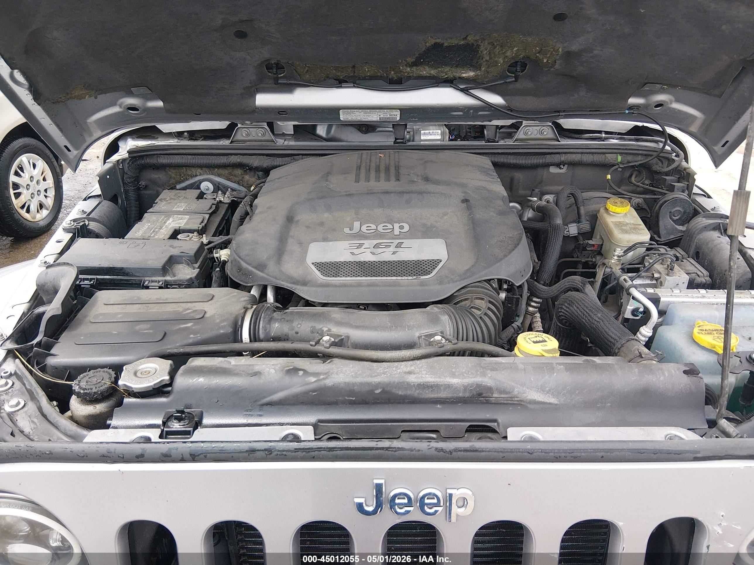 2013 Jeep Wrangler Sahara Silver vin: 1C4AJWBG3DL642019