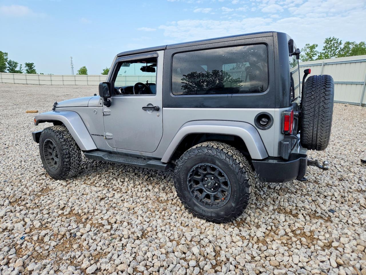2015 Jeep Wrangler Sahara Silver vin: 1C4AJWBG3FL511546