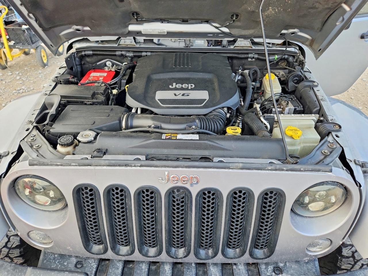 2015 Jeep Wrangler Sahara Silver vin: 1C4AJWBG3FL511546