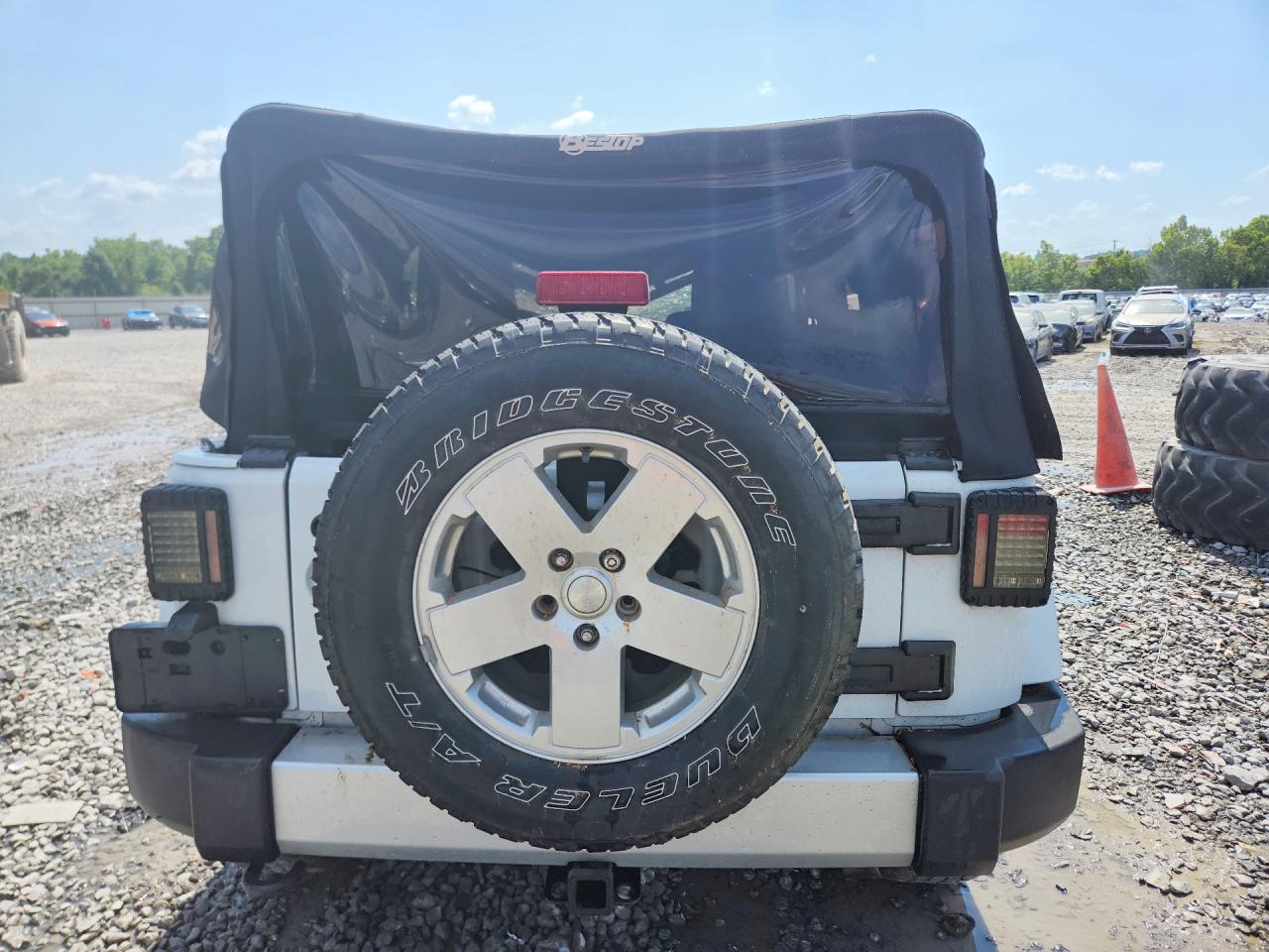 2012 Jeep Wrangler Sahara White vin: 1C4AJWBG5CL105747