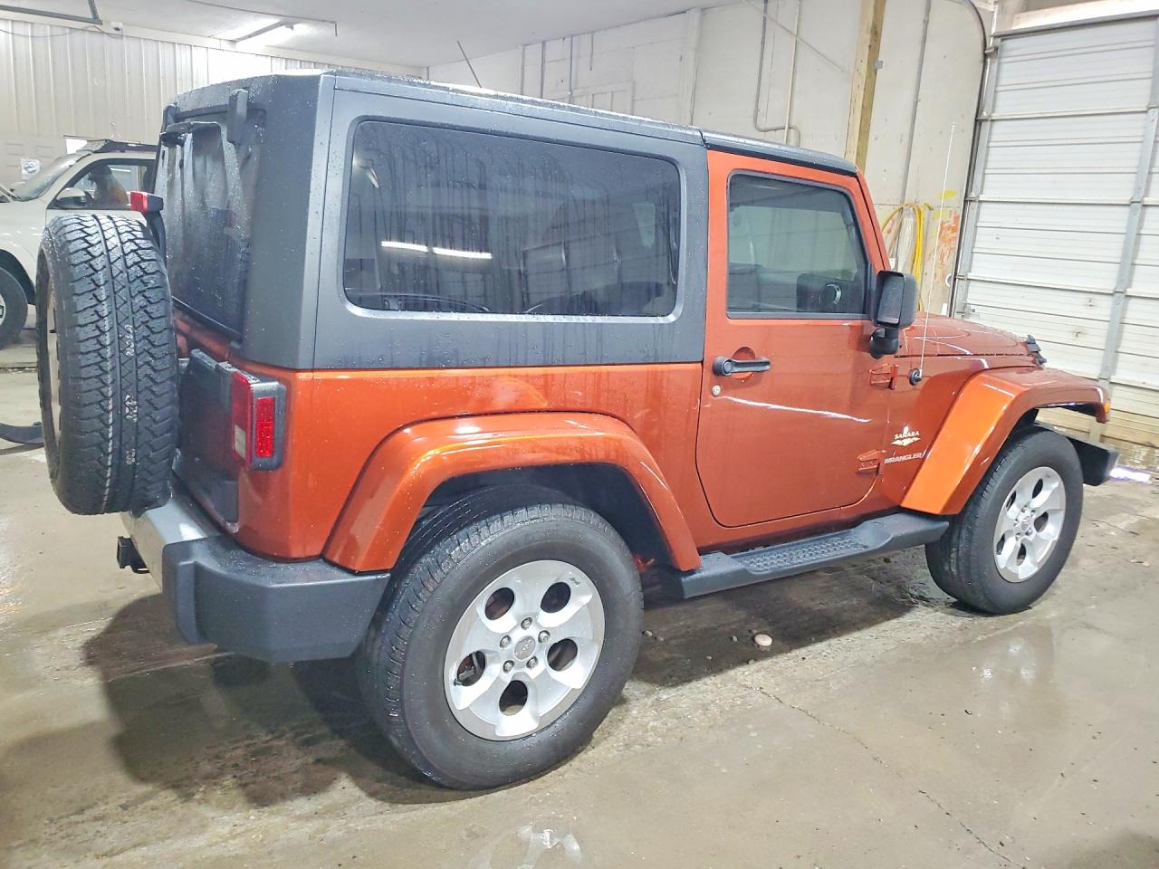 2014 Jeep Wrangler Sahara Orange vin: 1C4AJWBG5EL164722