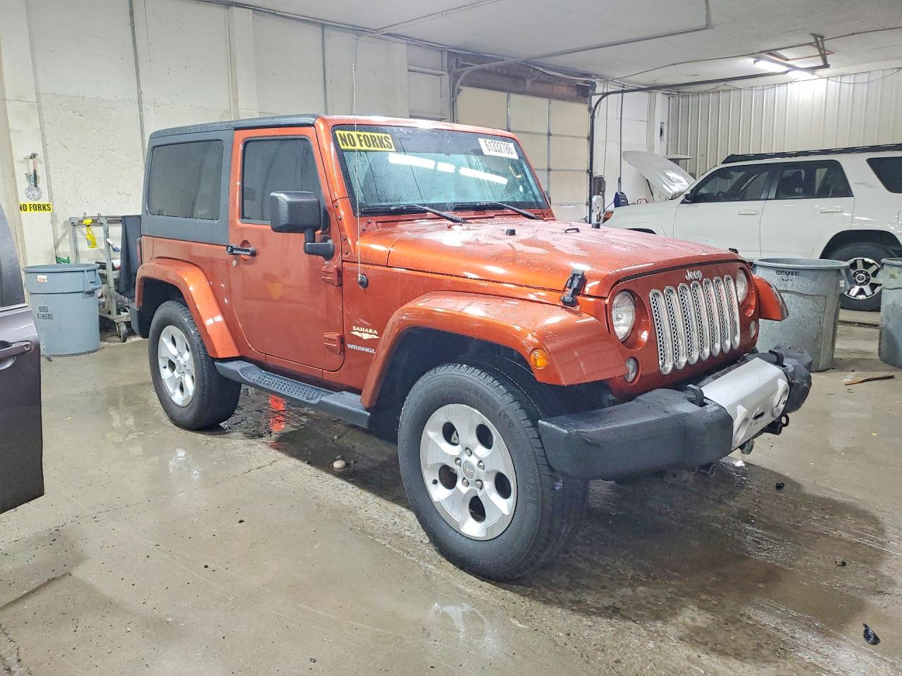 2014 Jeep Wrangler Sahara Orange vin: 1C4AJWBG5EL164722