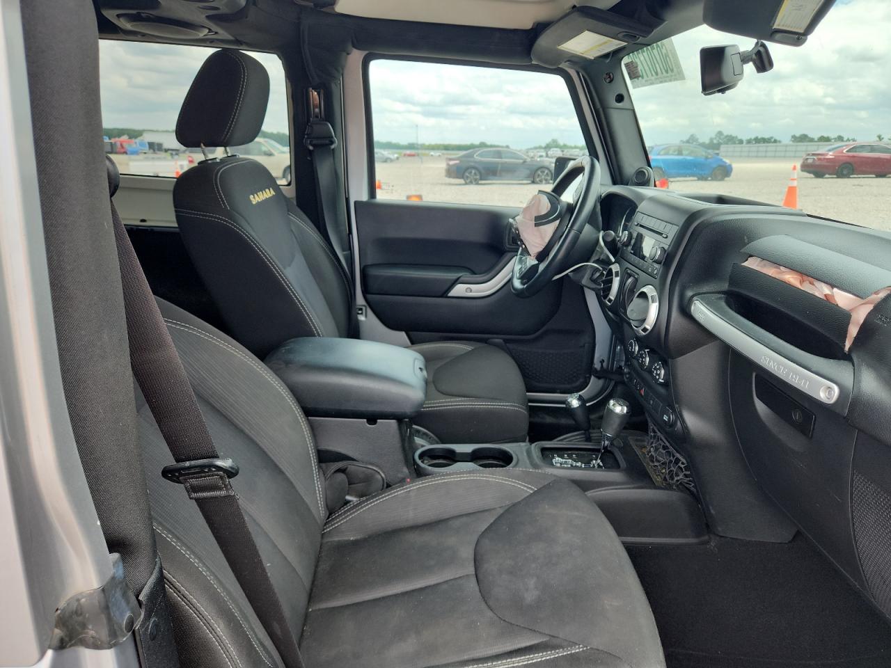 2014 Jeep Wrangler Sahara Серебряный vin: 1C4AJWBG6EL258558