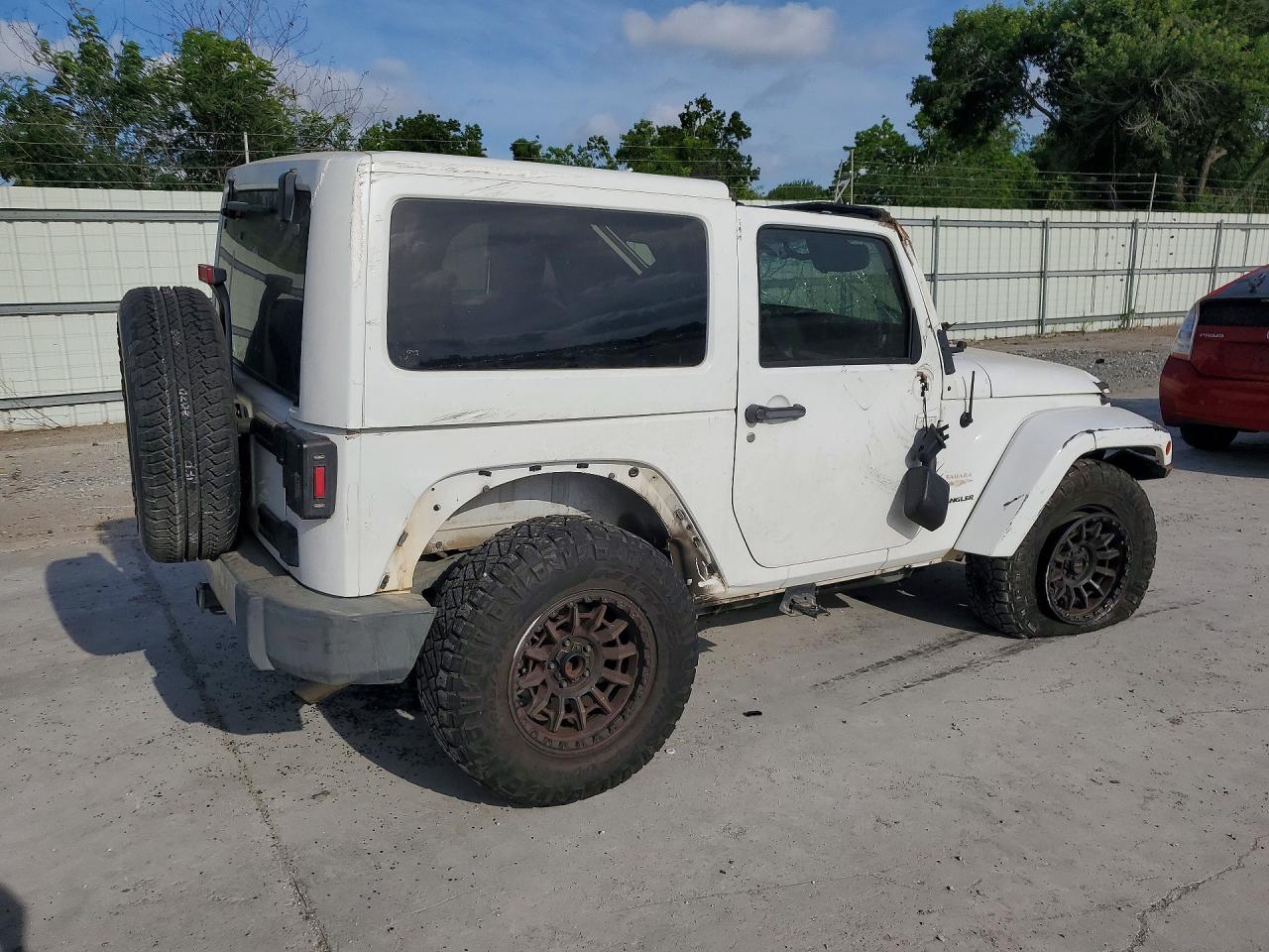 2012 Jeep Wrangler Sahara White vin: 1C4AJWBG7CL106303
